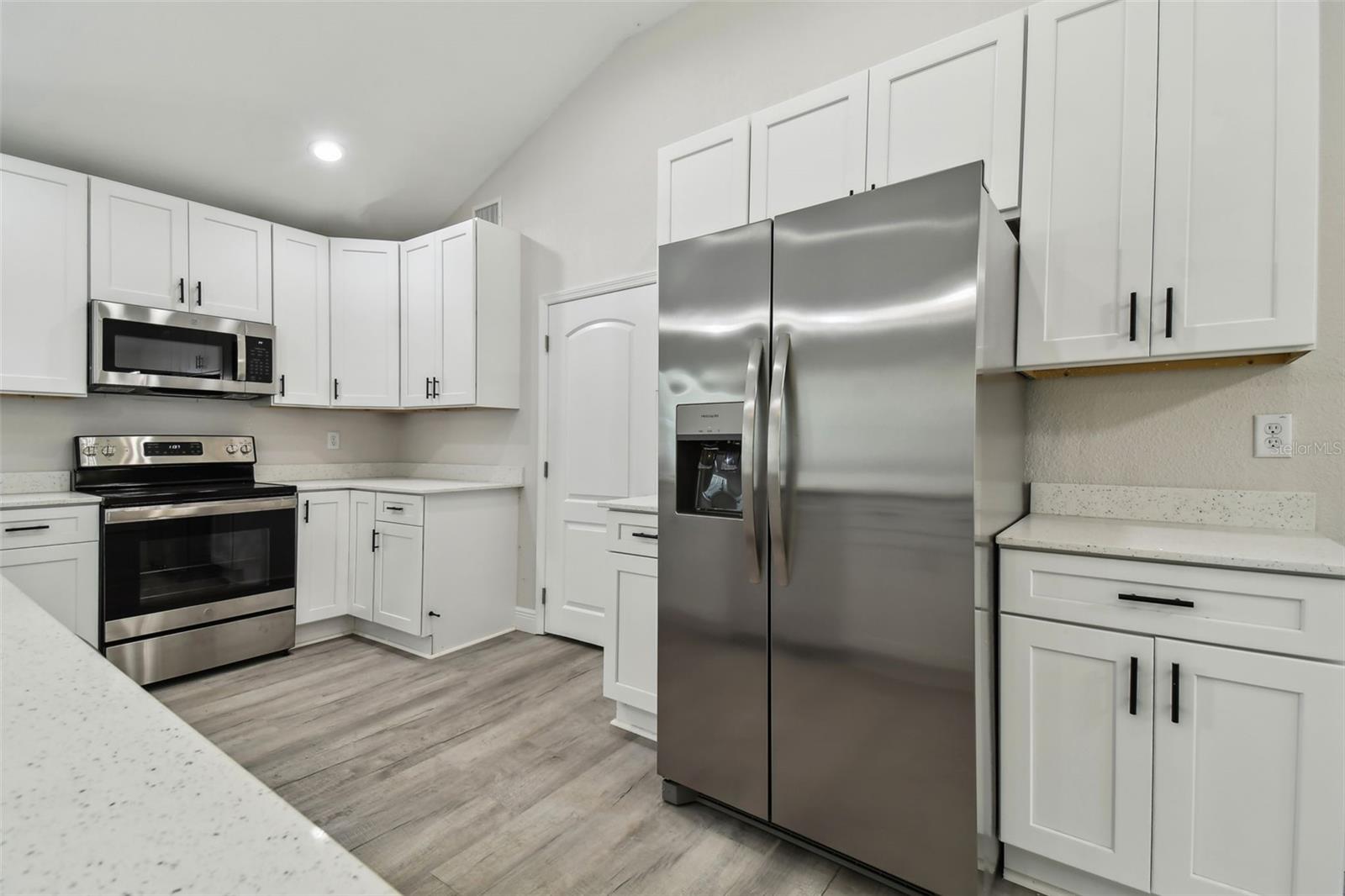 Image 7 of 22 For 719 Bon Air Street
