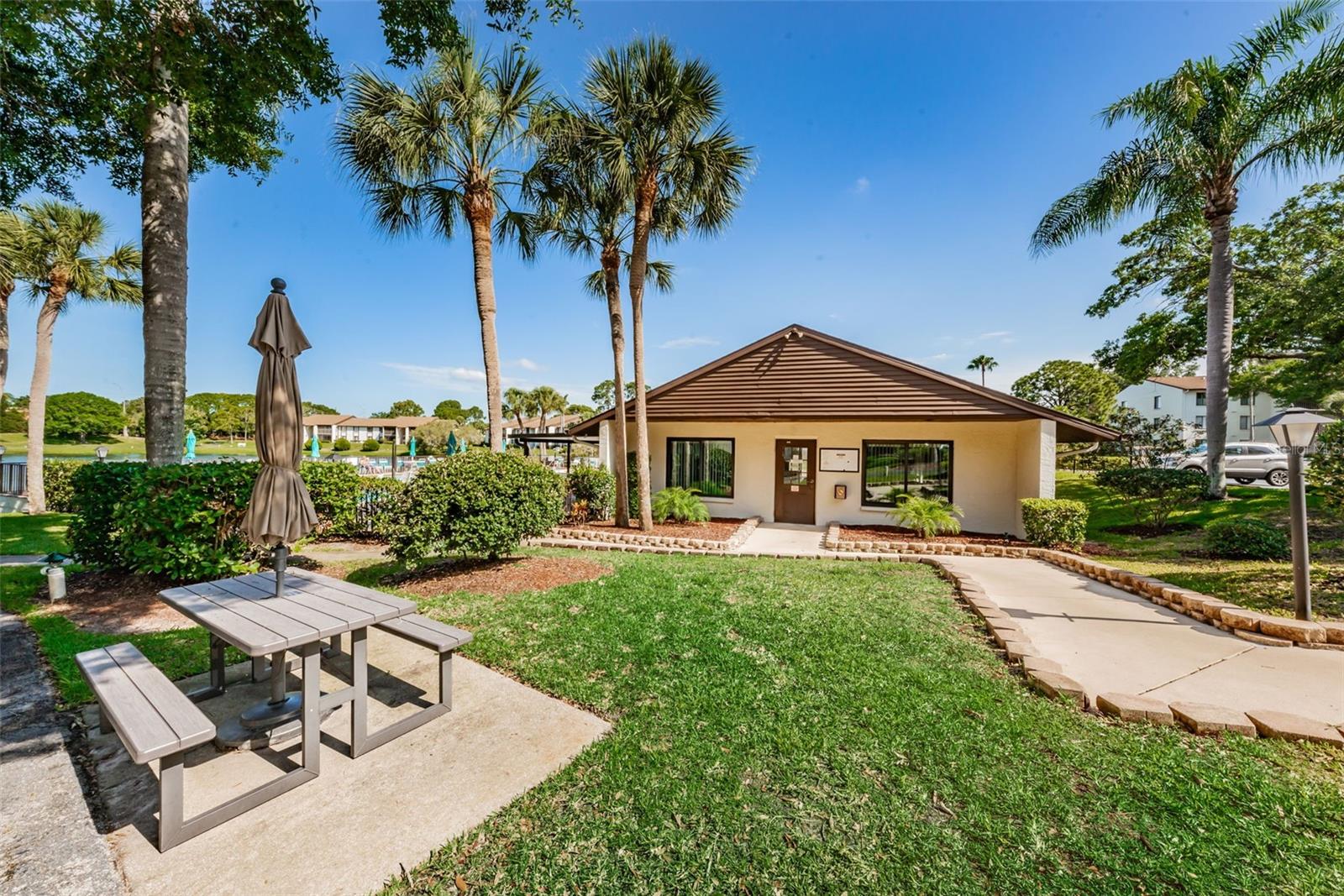 Image 23 of 31 For 2575 Pine Ridge Way S E1