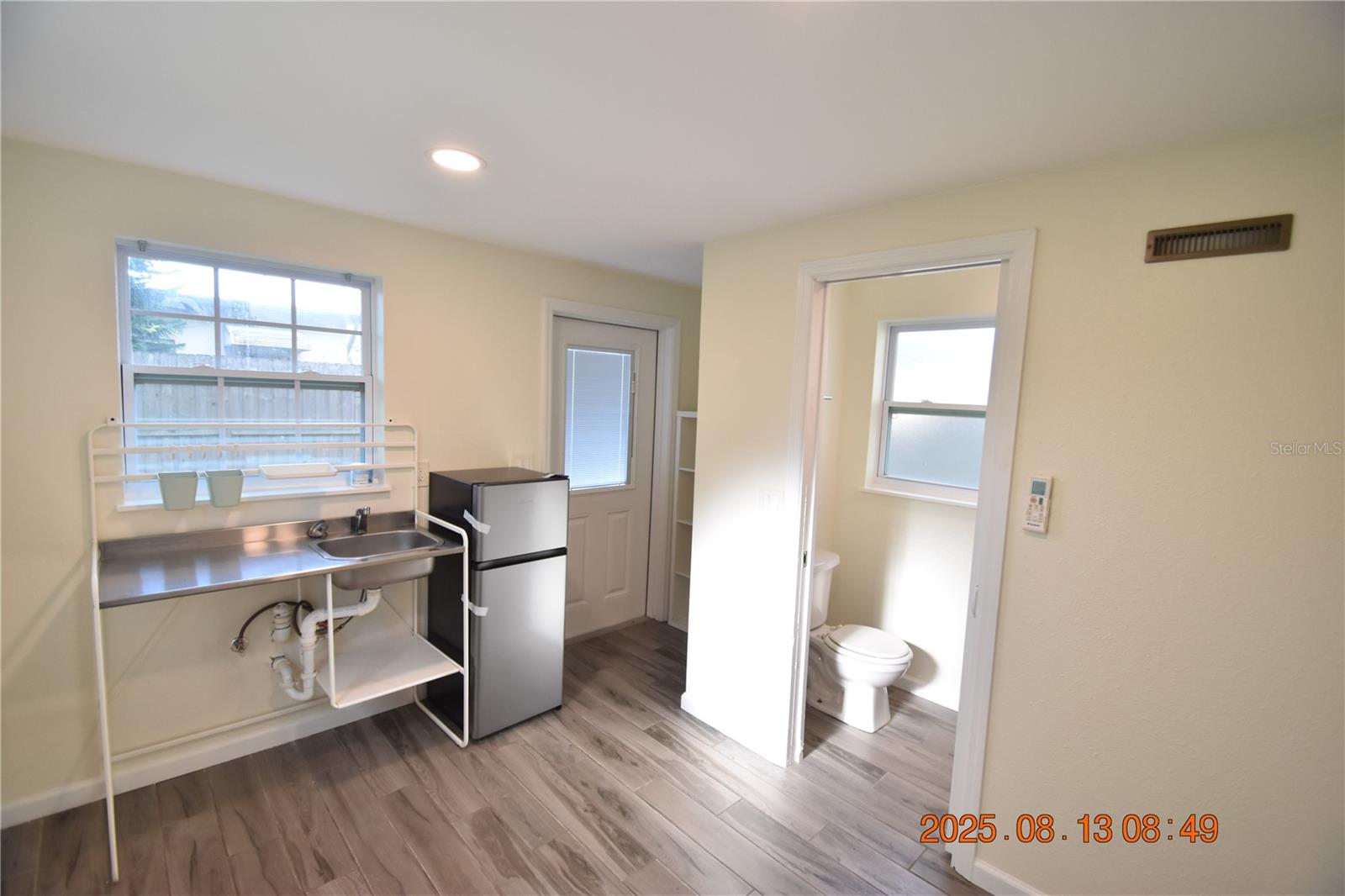Listing photo id 8 for 811 124th Avenue