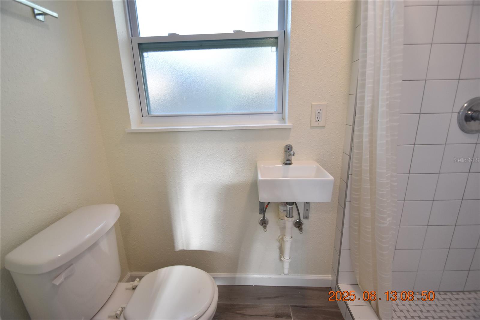 Listing photo id 10 for 811 124th Avenue
