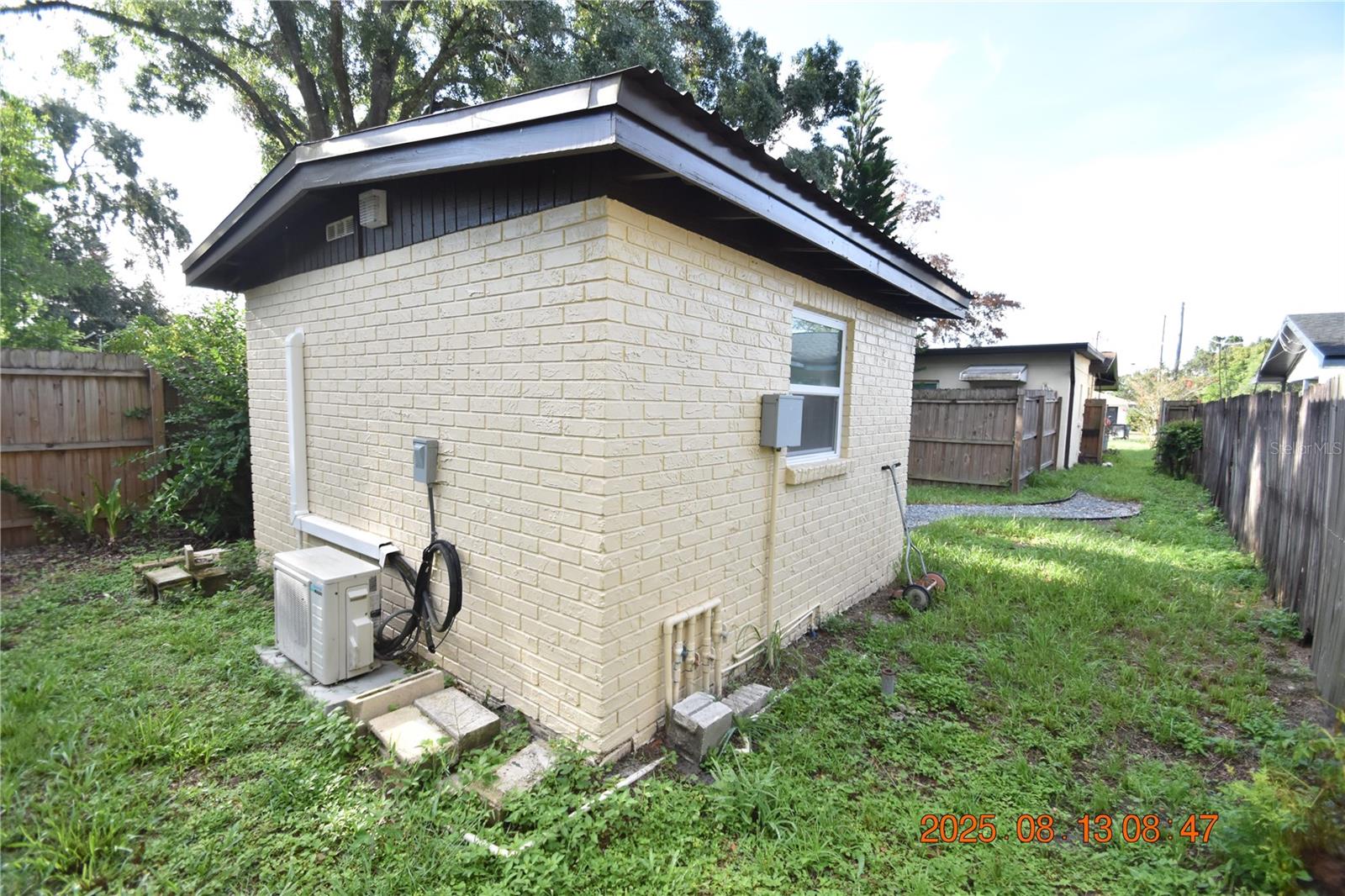 Listing photo id 3 for 811 124th Avenue