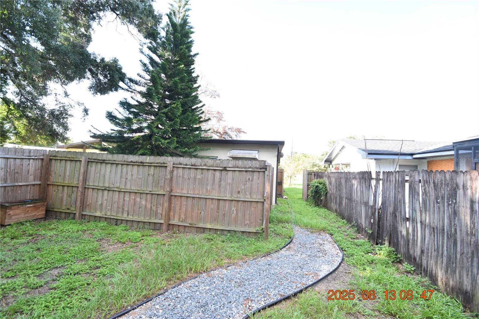 Listing photo id 5 for 811 124th Avenue