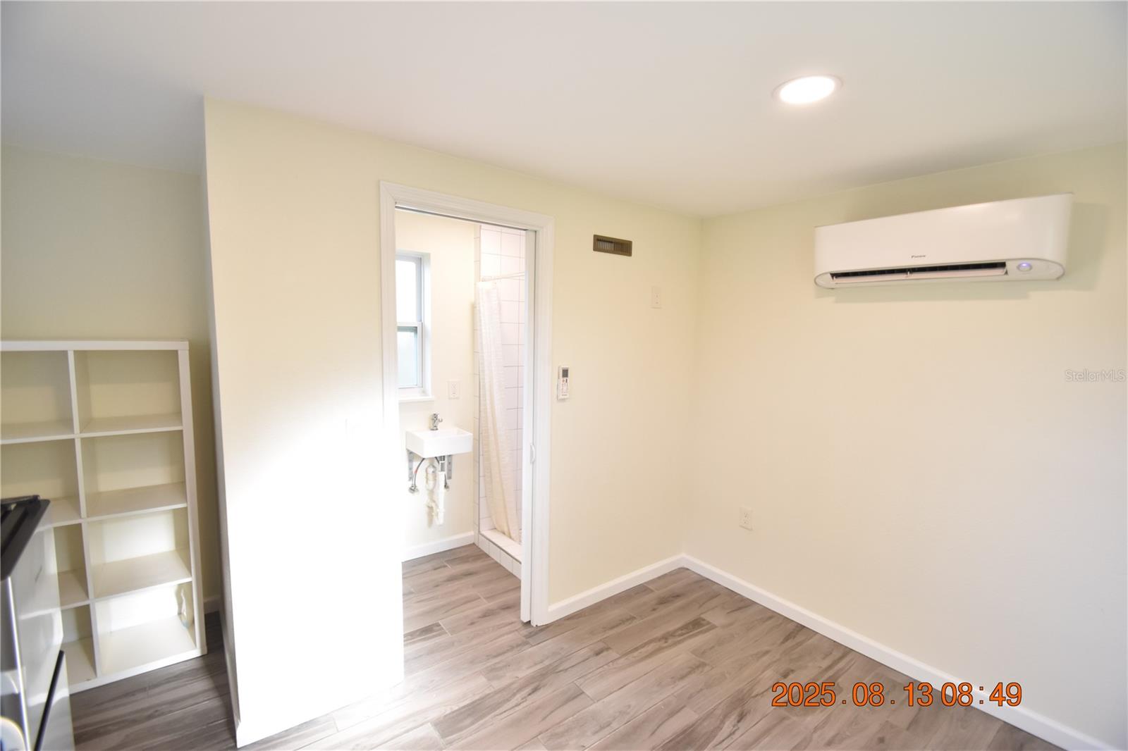 Listing photo id 7 for 811 124th Avenue