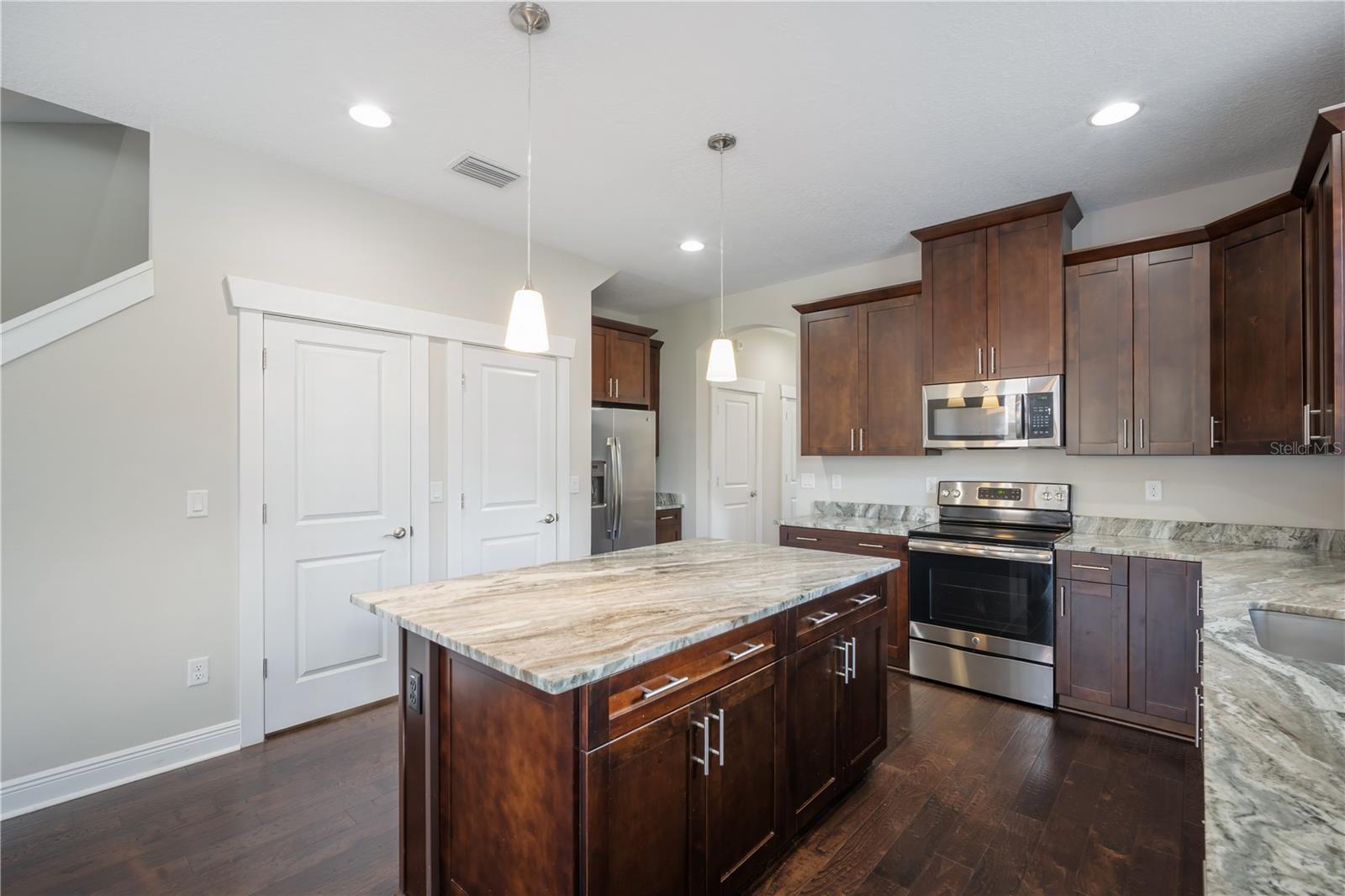 Image 10 of 27 For 2505 North A Street 2