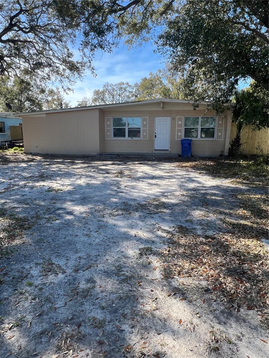Image 2 of 29 For 8507 Grapefruit Avenue