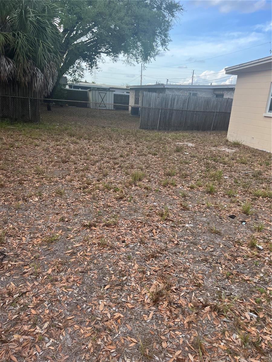 Image 26 of 29 For 8507 Grapefruit Avenue