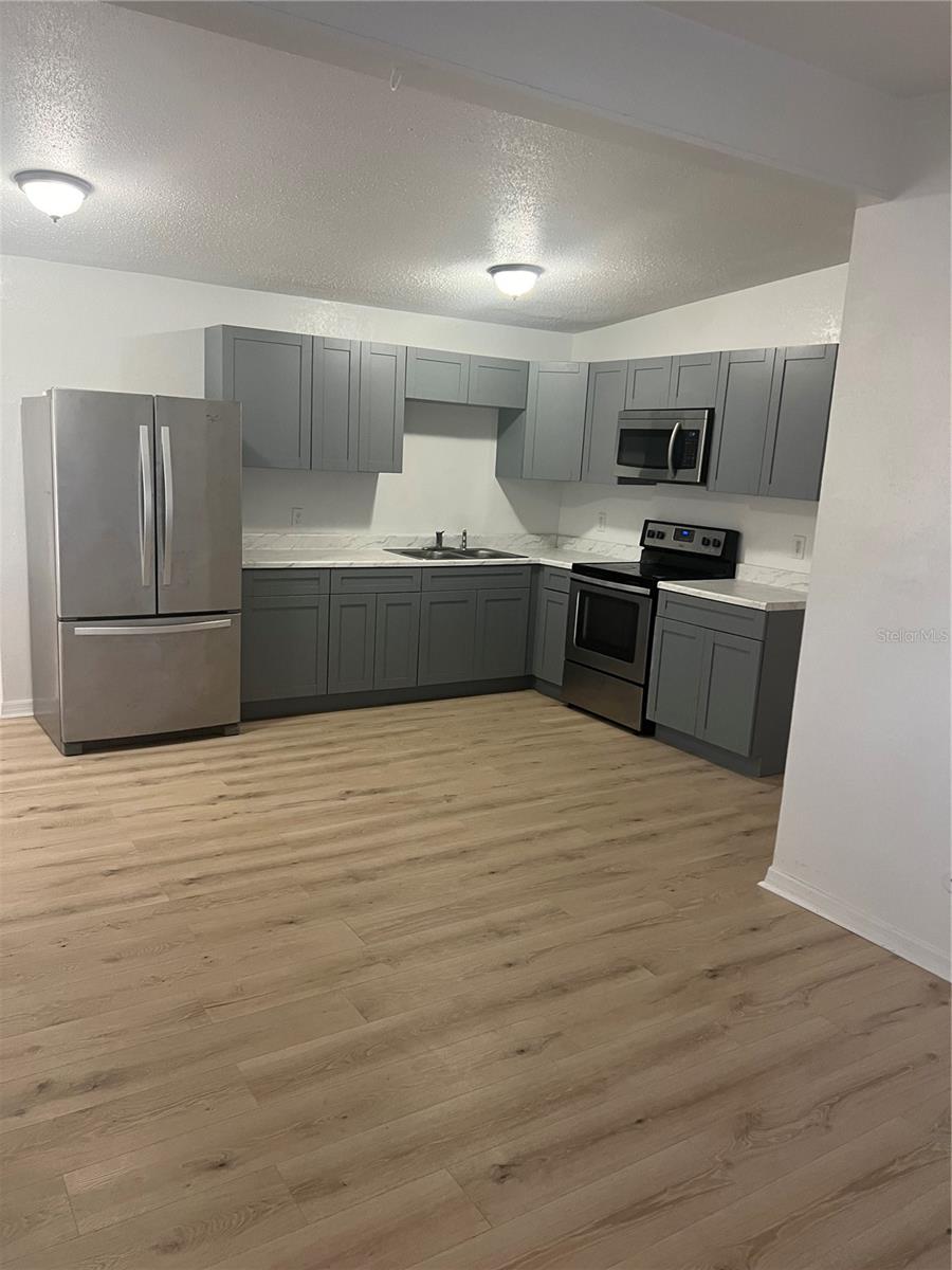 Image 3 of 29 For 8507 Grapefruit Avenue