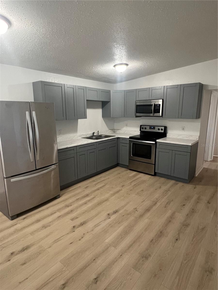 Image 6 of 29 For 8507 Grapefruit Avenue
