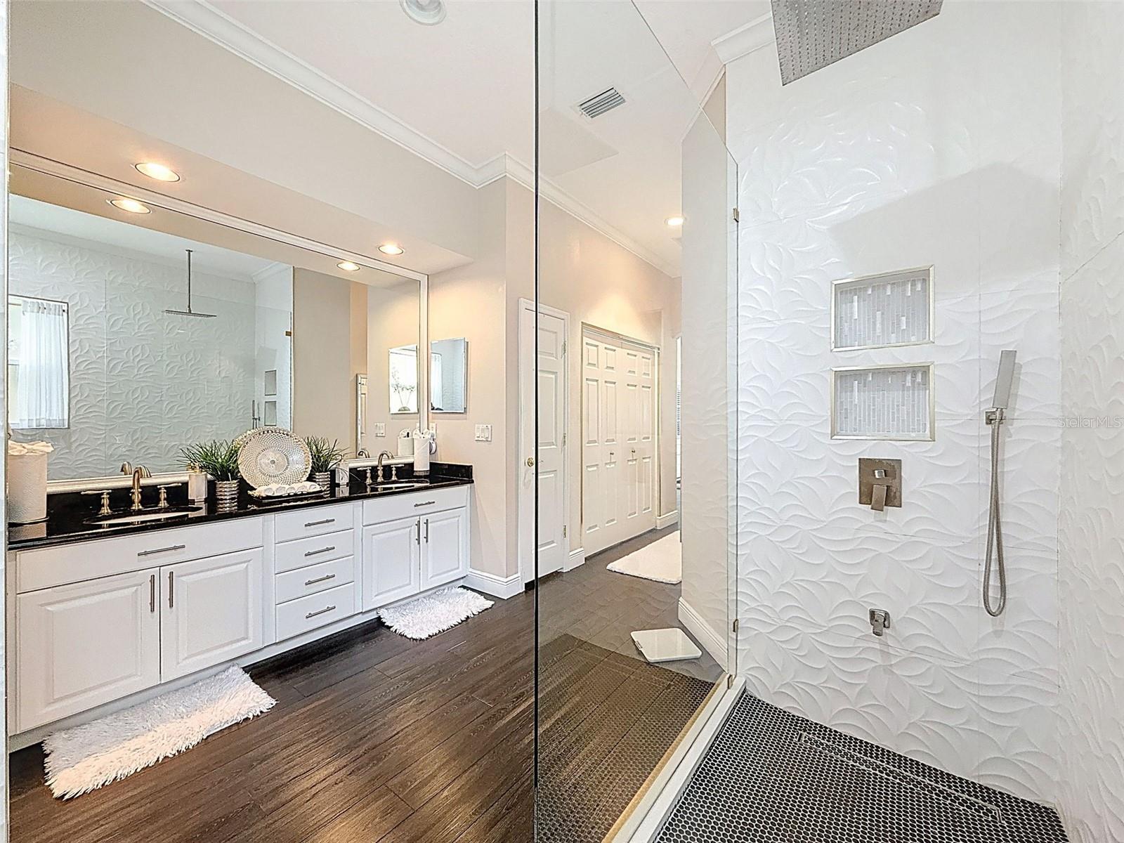 Listing photo id 33 for 10704 Cory Lake Drive