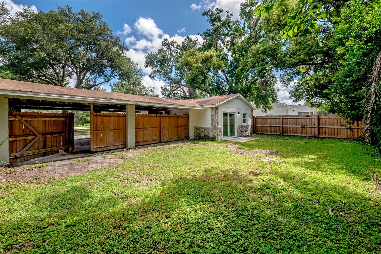 Image 21 of 22 For 2307 Osborne Avenue 102