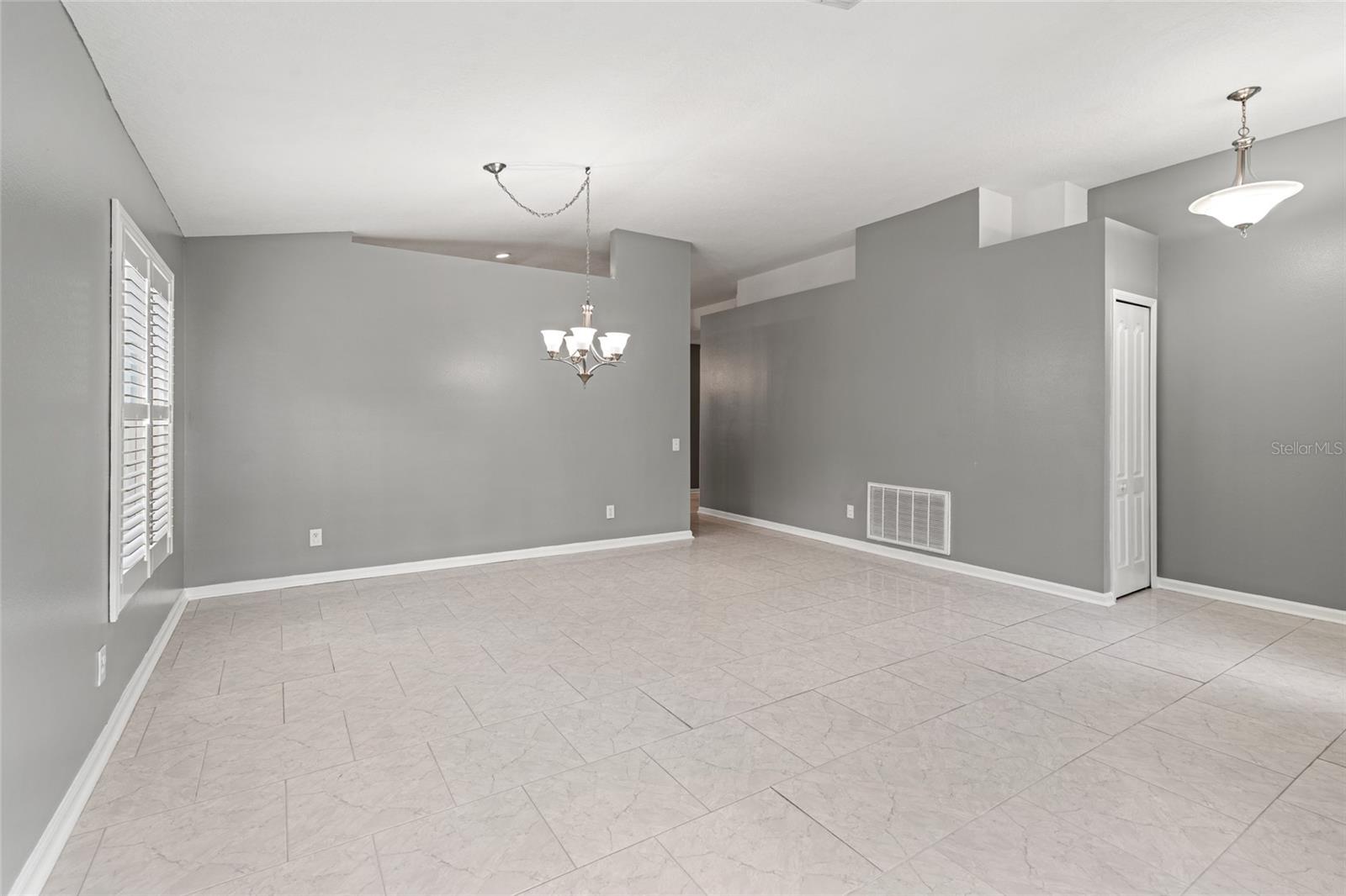 Image 4 of 28 For 4433 Marchmont Boulevard