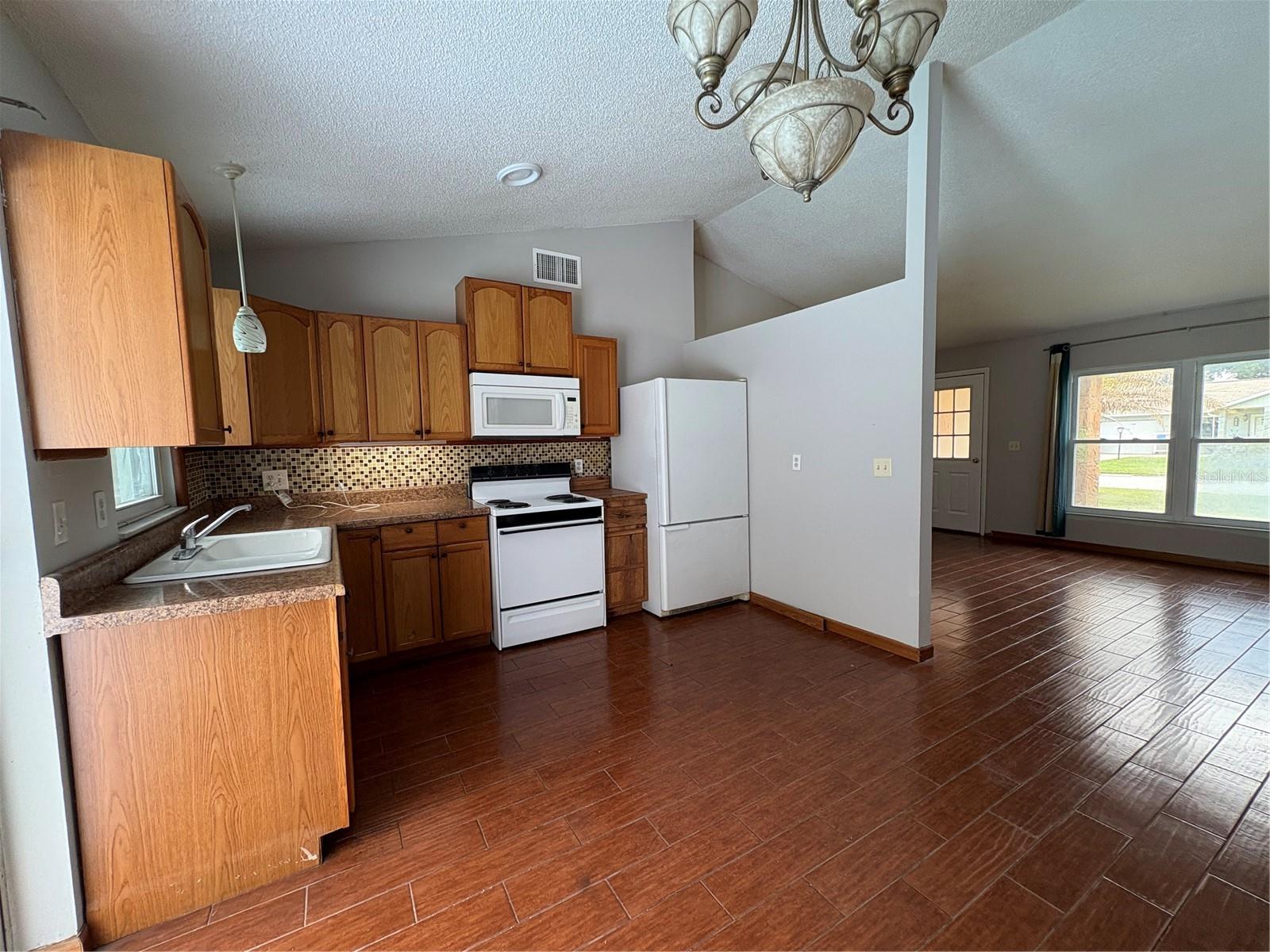 Image 7 of 31 For 7313 Daggett Terrace