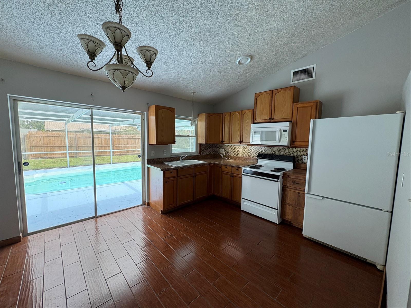 Image 8 of 31 For 7313 Daggett Terrace