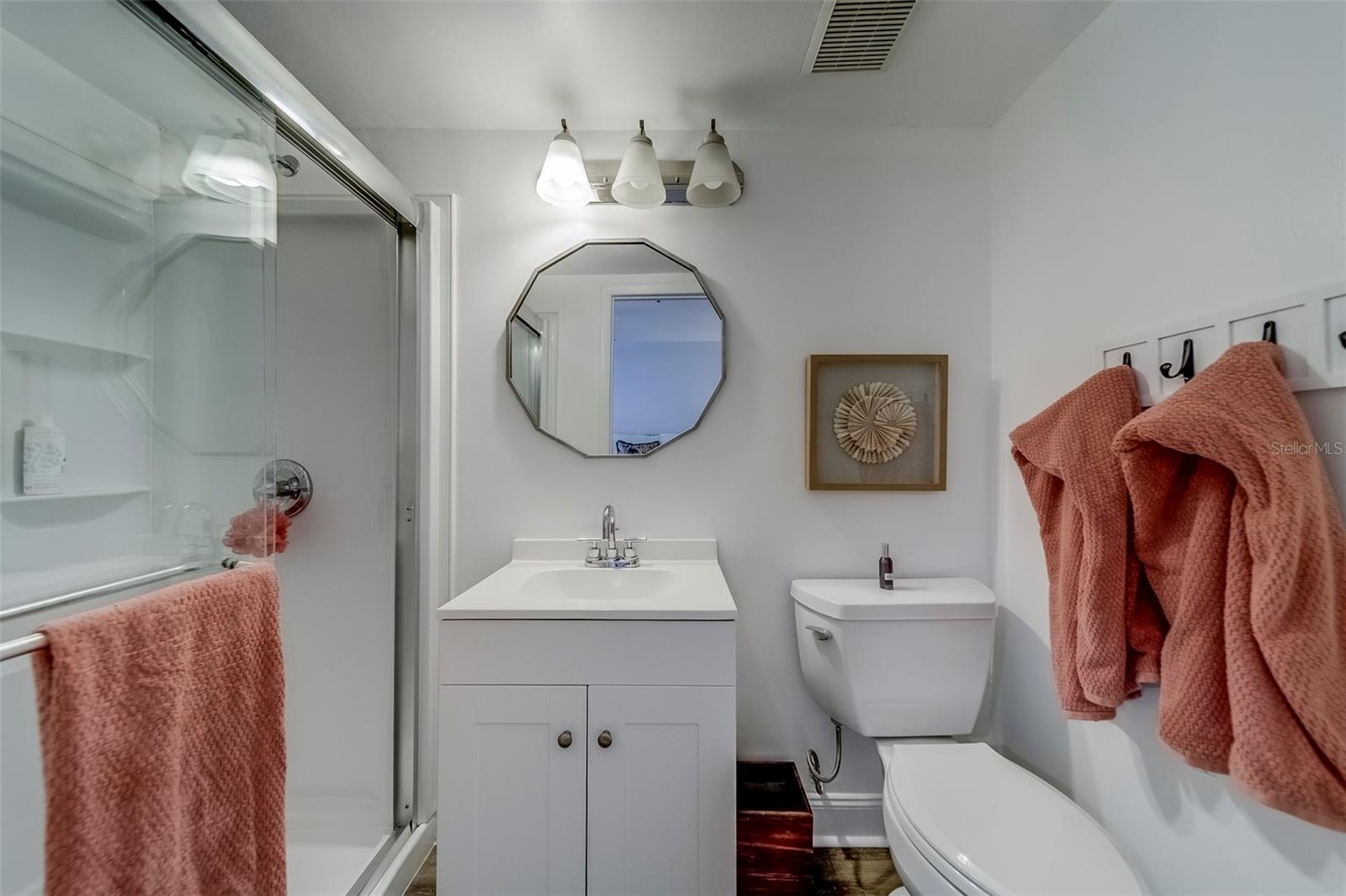 Image 12 of 94 For 320 Island Way 402