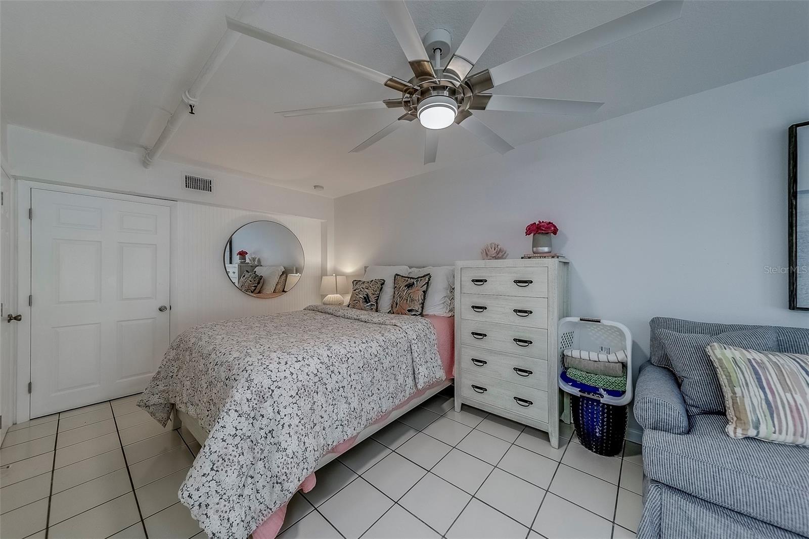 Image 13 of 94 For 320 Island Way 402