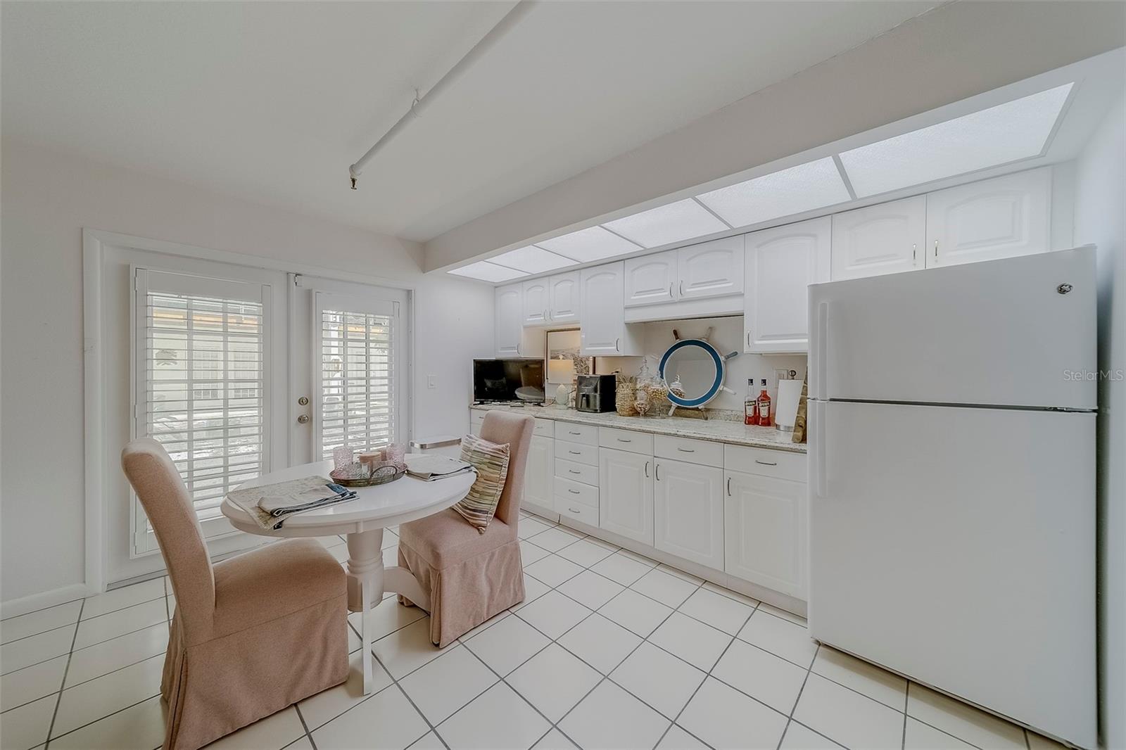 Image 17 of 94 For 320 Island Way 402