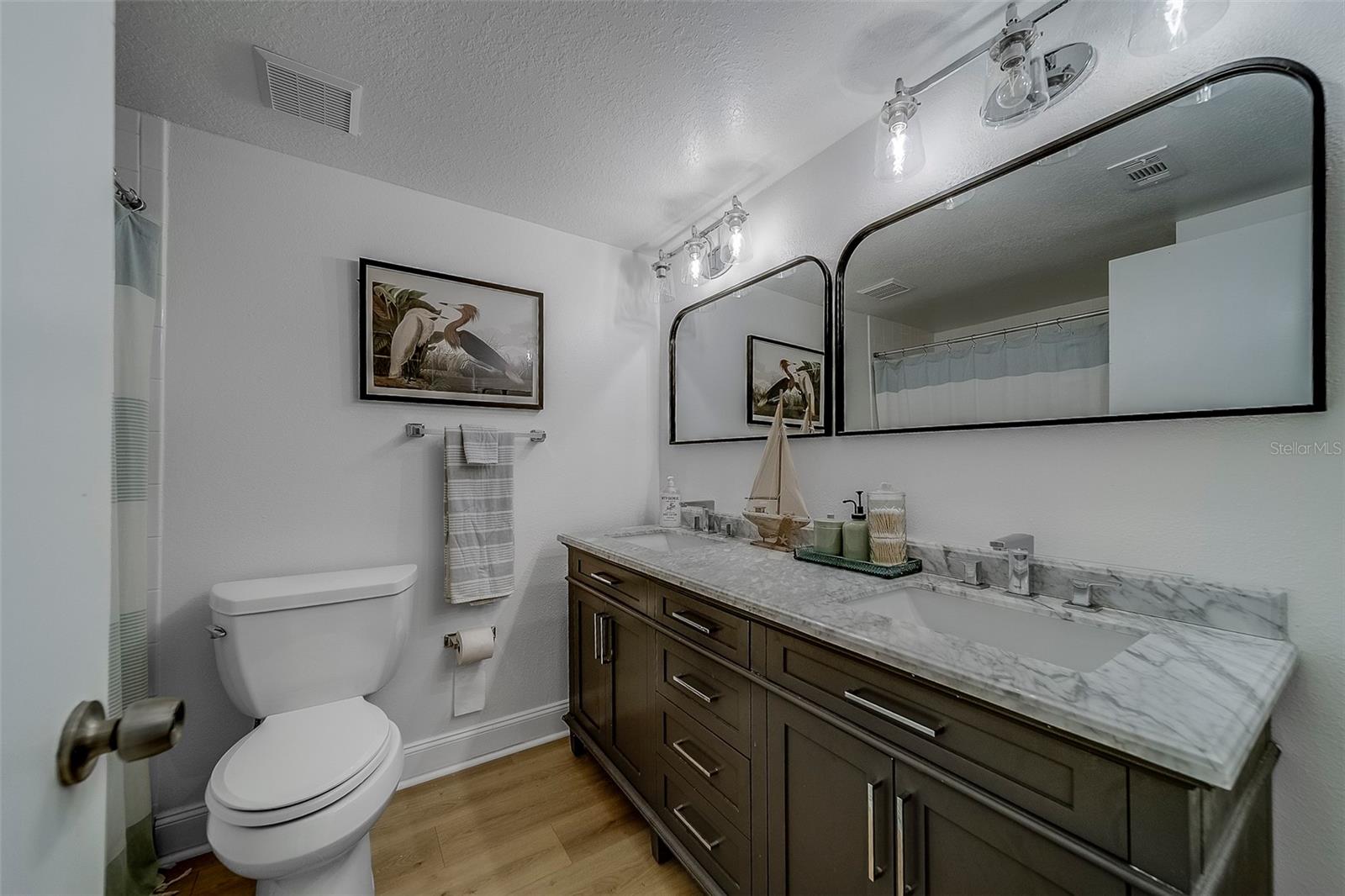Image 33 of 94 For 320 Island Way 402