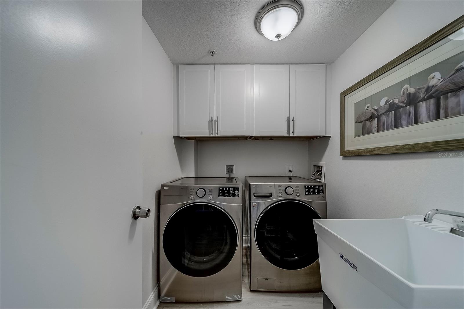 Image 37 of 94 For 320 Island Way 402