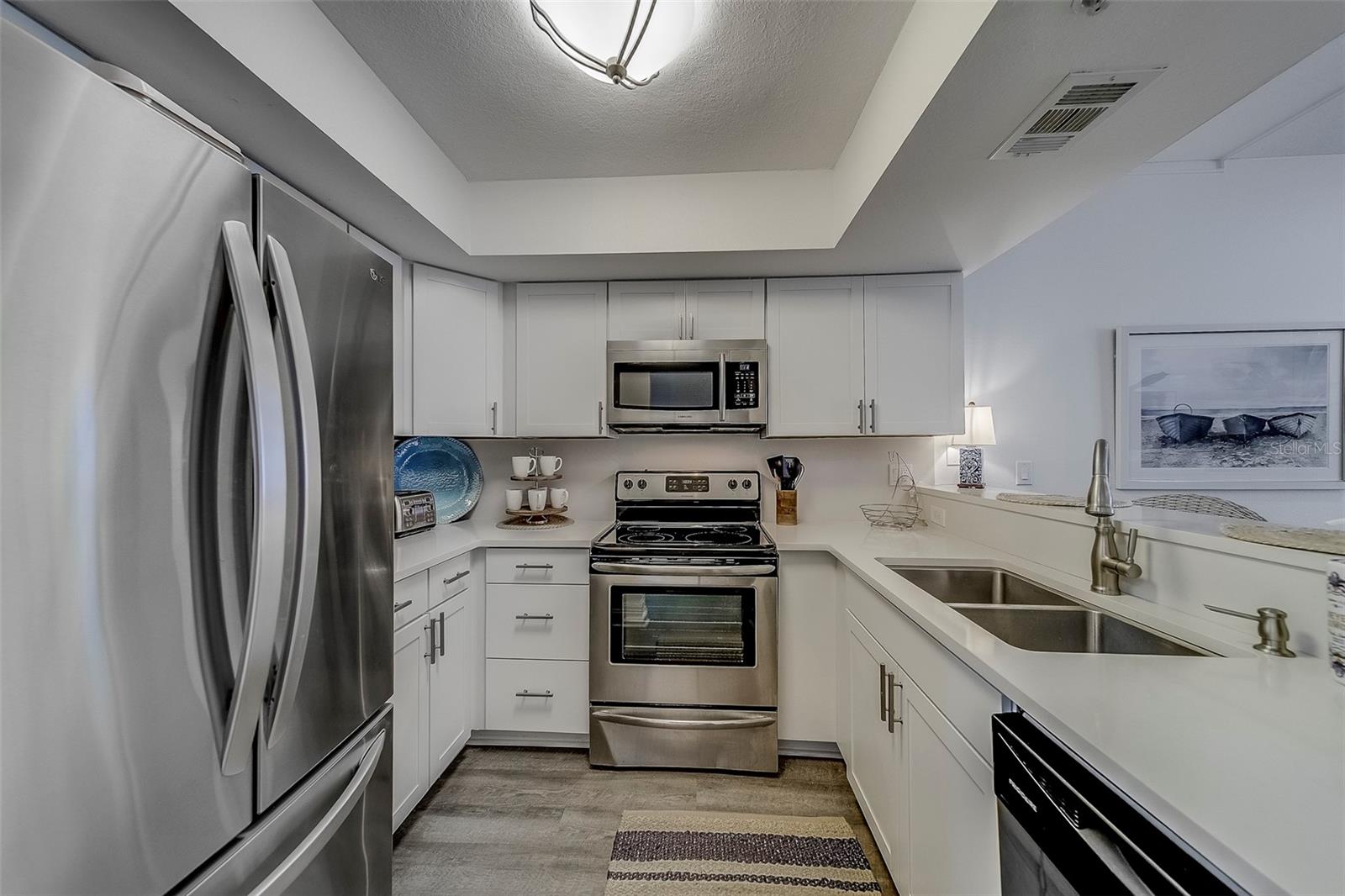 Image 4 of 94 For 320 Island Way 402