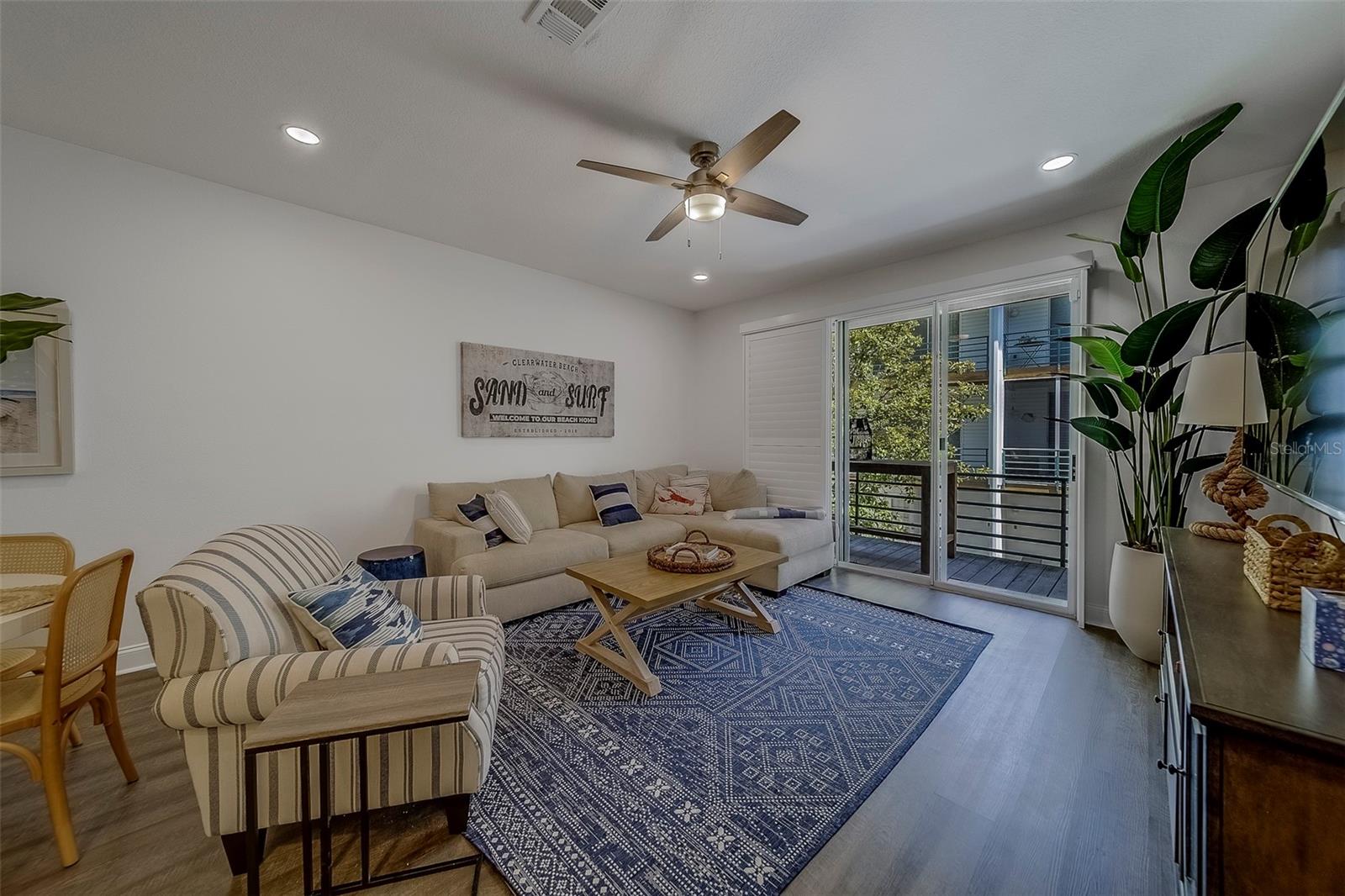 Image 6 of 94 For 320 Island Way 402