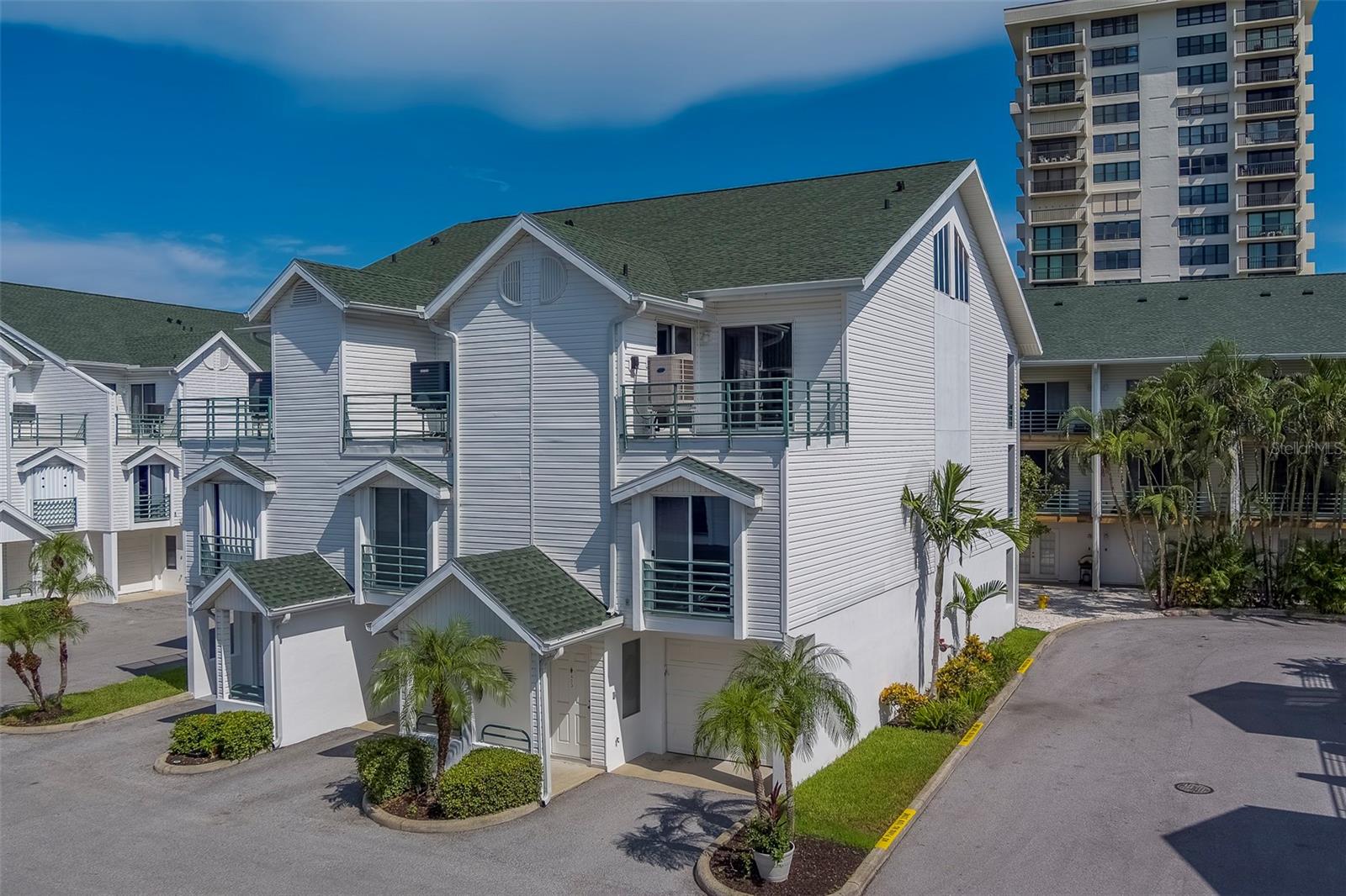 Image 67 of 94 For 320 Island Way 402