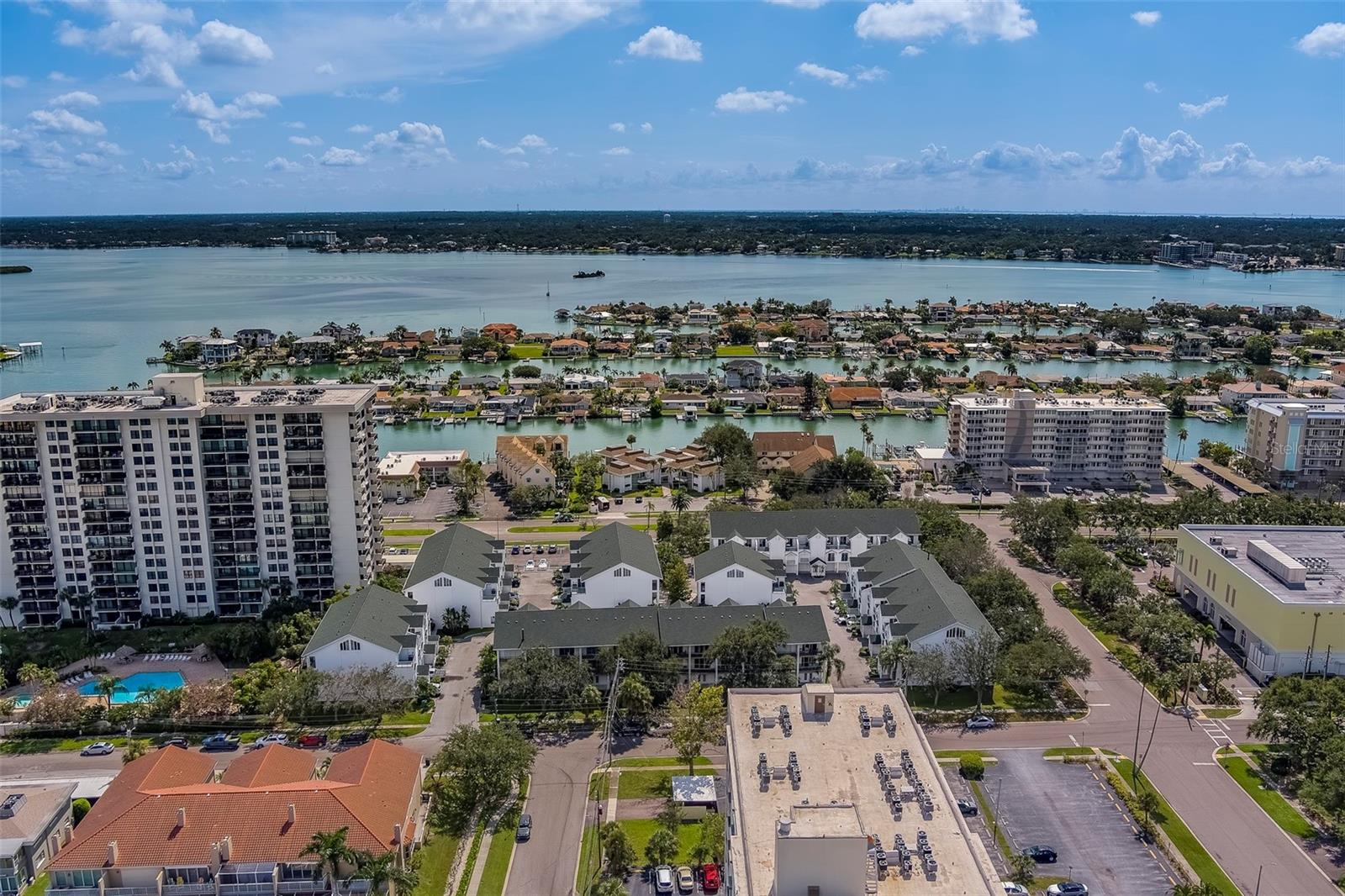 Image 82 of 94 For 320 Island Way 402