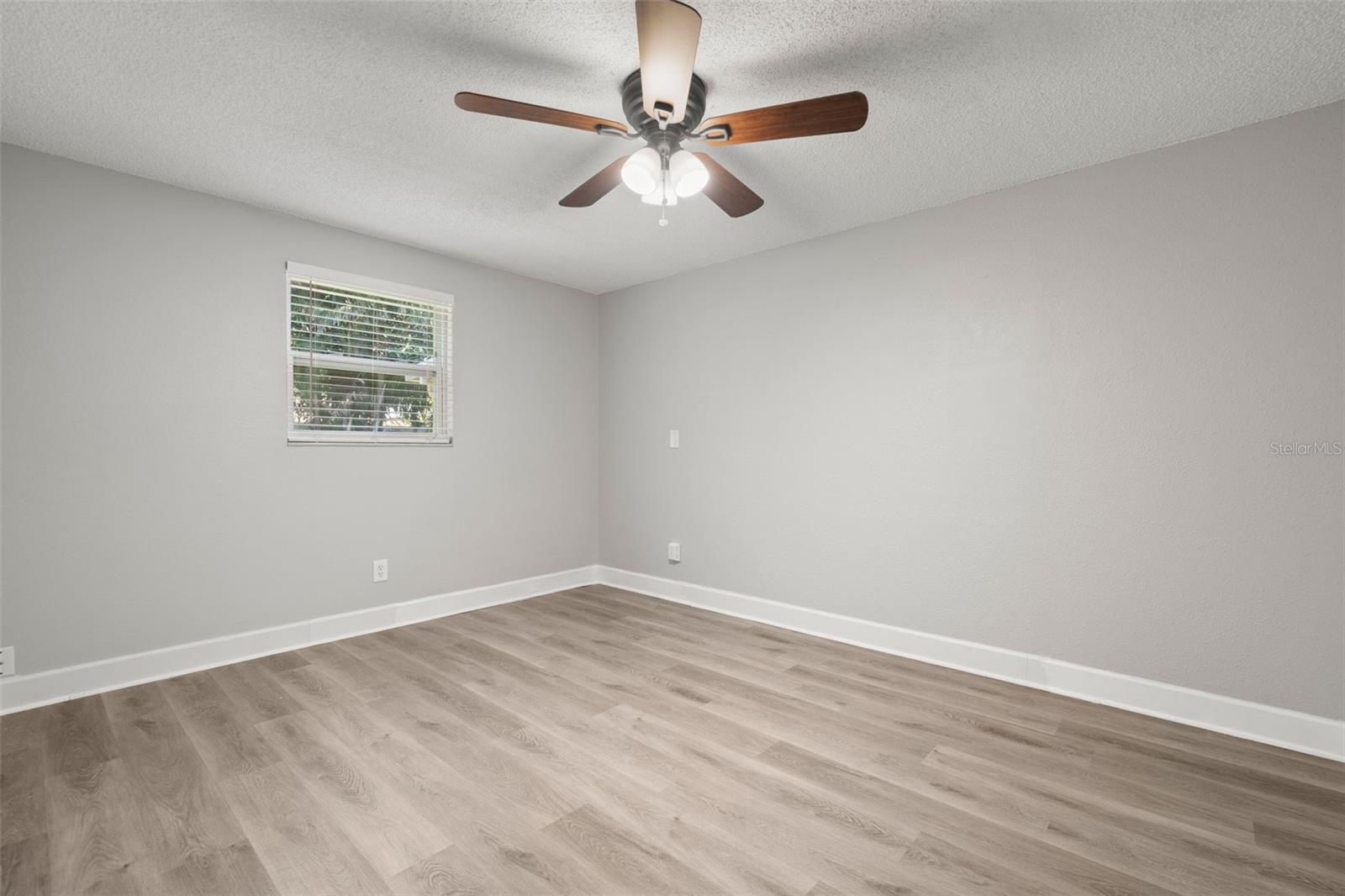 Image 11 of 25 For 11991 104th Avenue