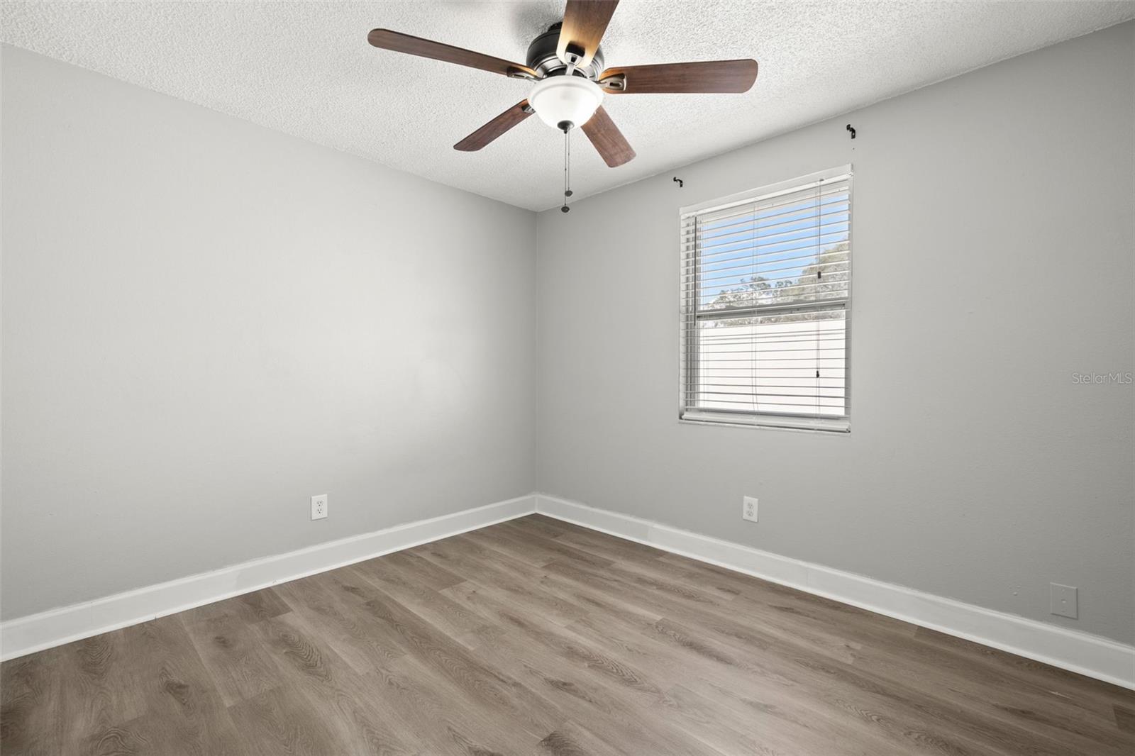 Image 15 of 25 For 11991 104th Avenue