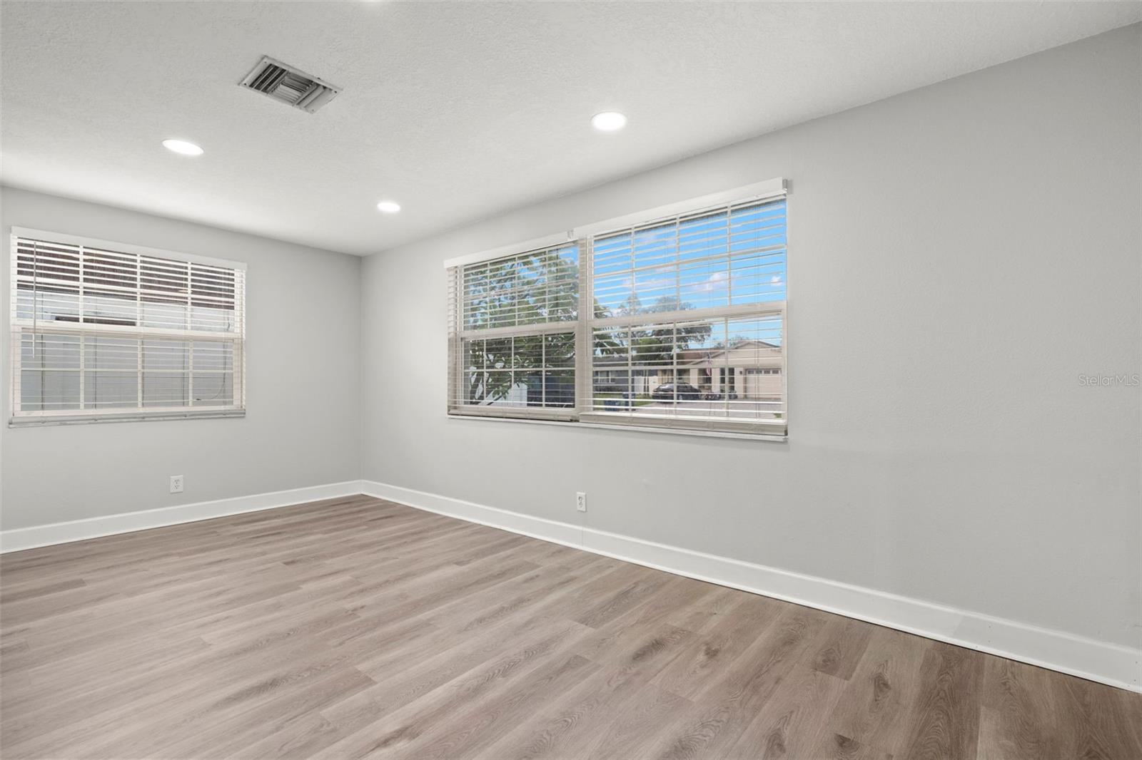 Image 5 of 25 For 11991 104th Avenue