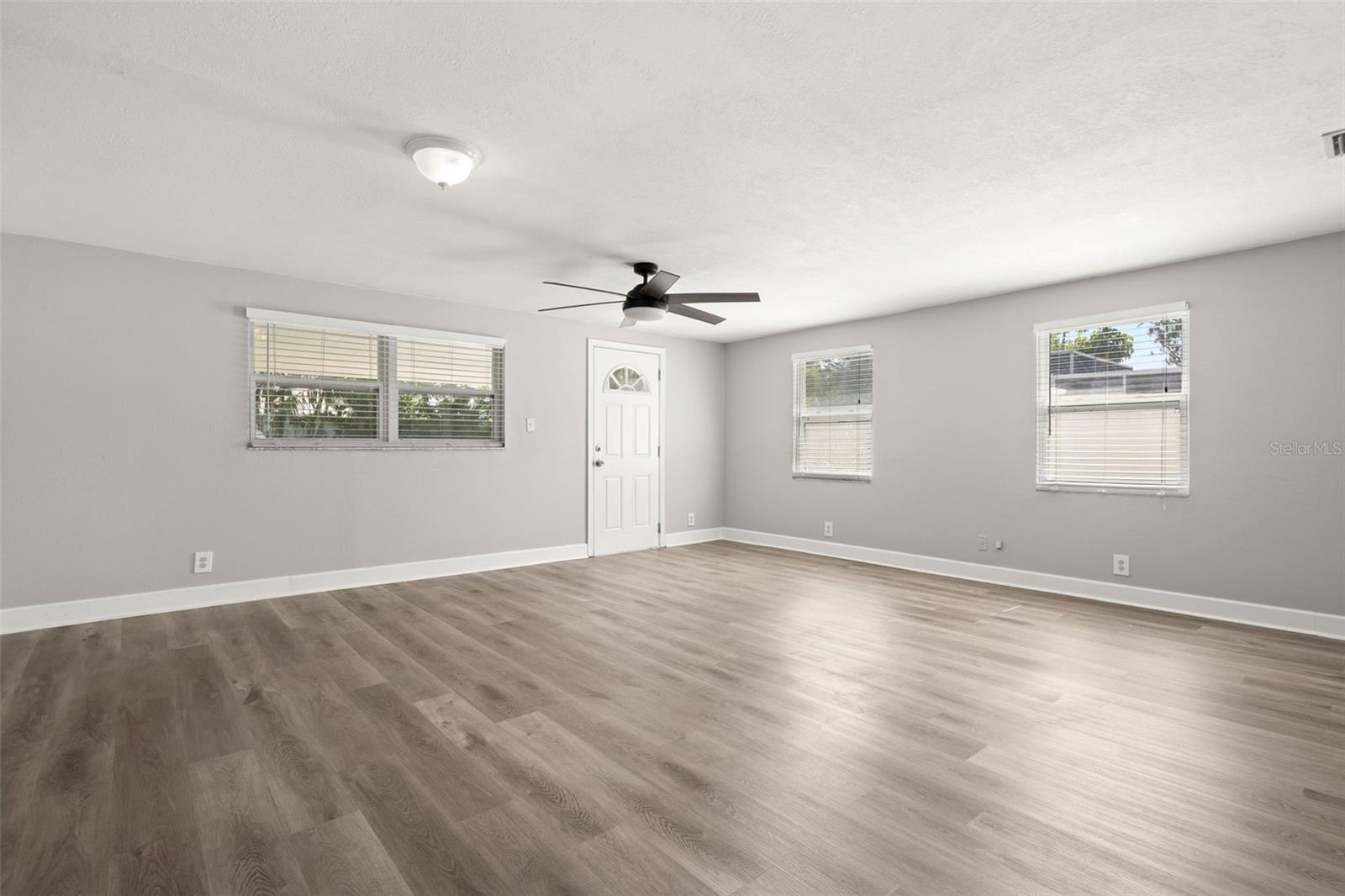 Image 9 of 25 For 11991 104th Avenue