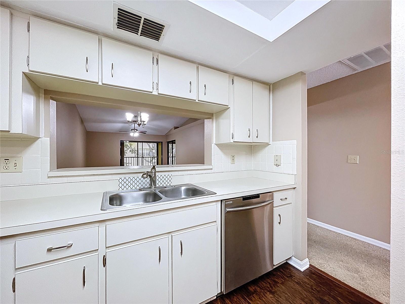 Image 17 of 69 For 2020 Lakeview Drive 203