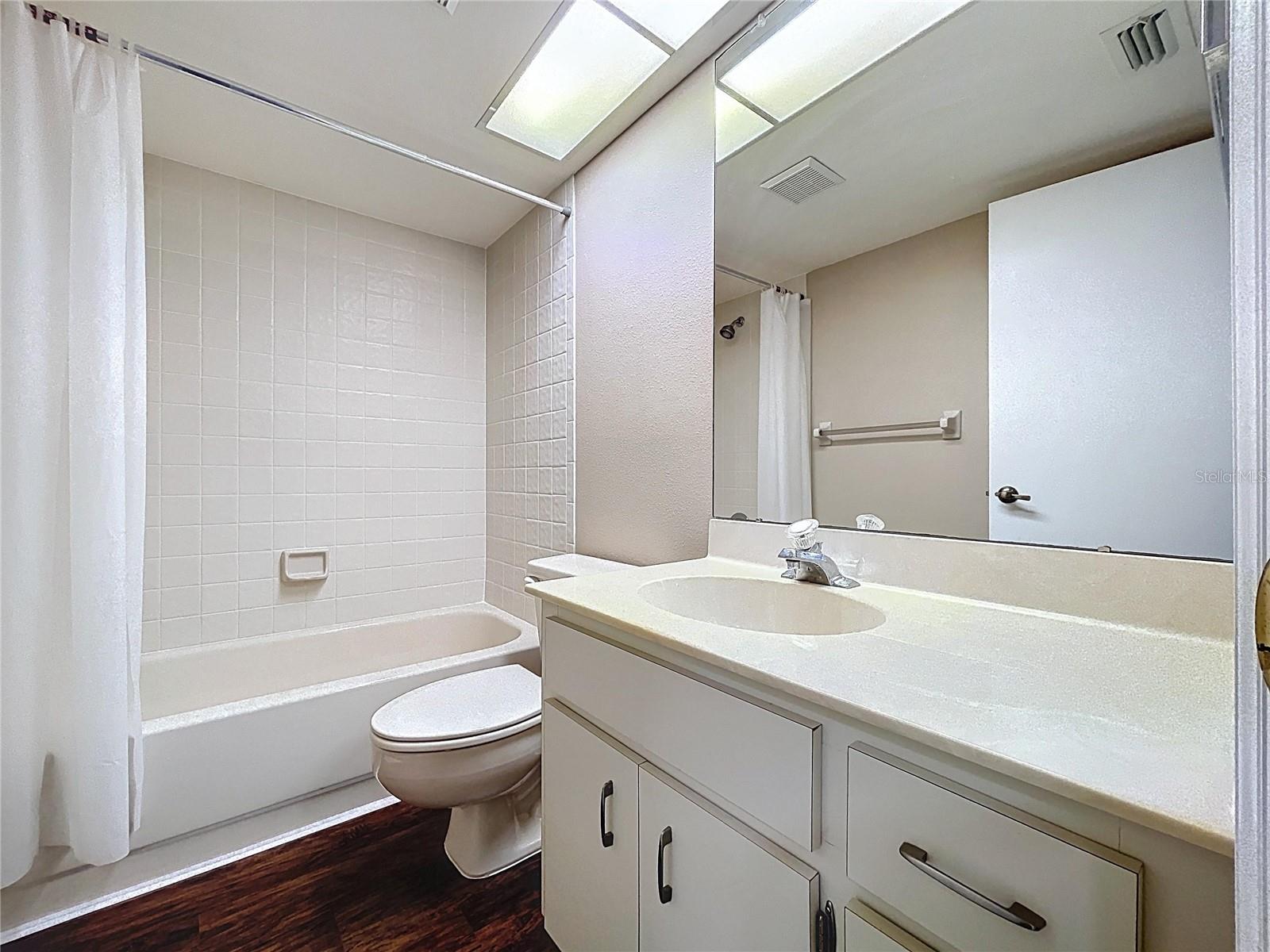 Image 37 of 69 For 2020 Lakeview Drive 203