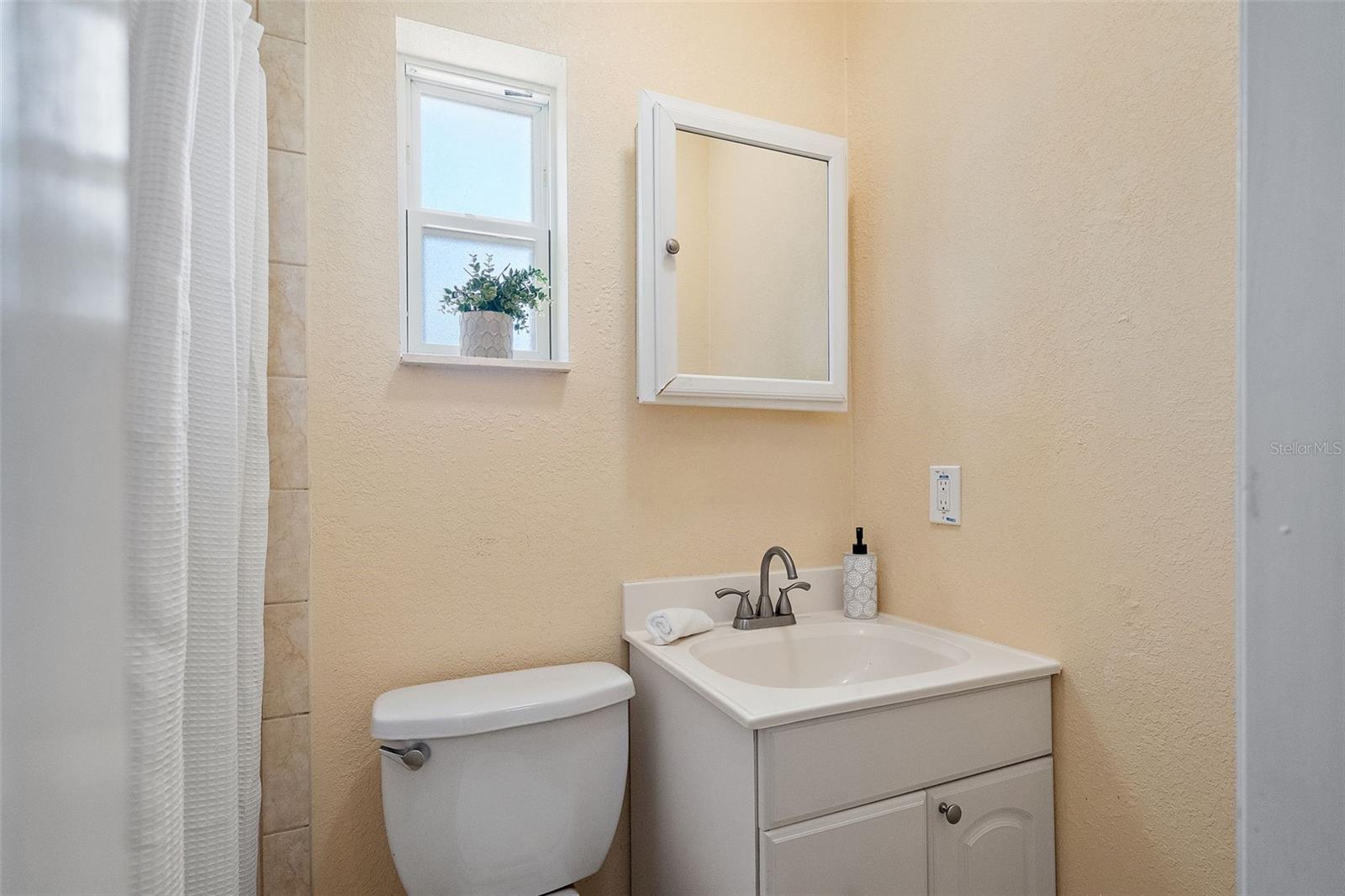Image 11 of 24 For 6366 38th Avenue N