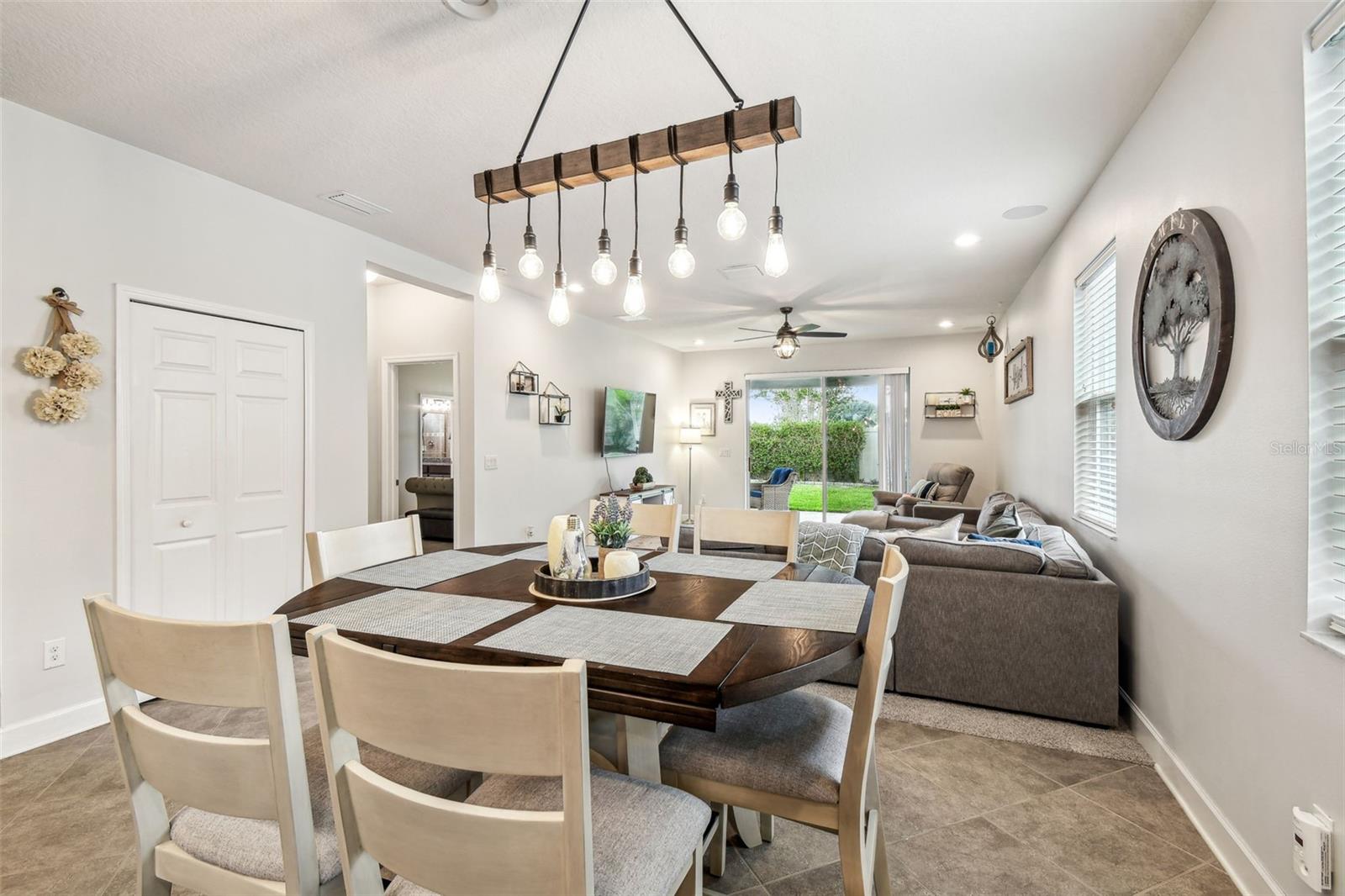 Image 16 of 100 For 8228 Sunlit Horizon Lane