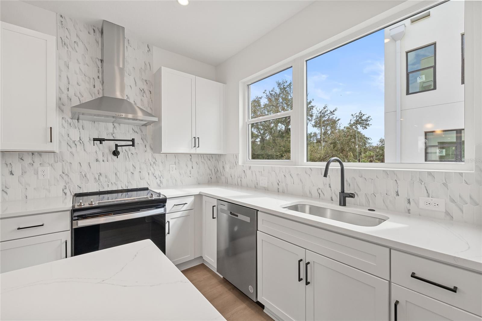 Image 17 of 42 For 323 15th Street N