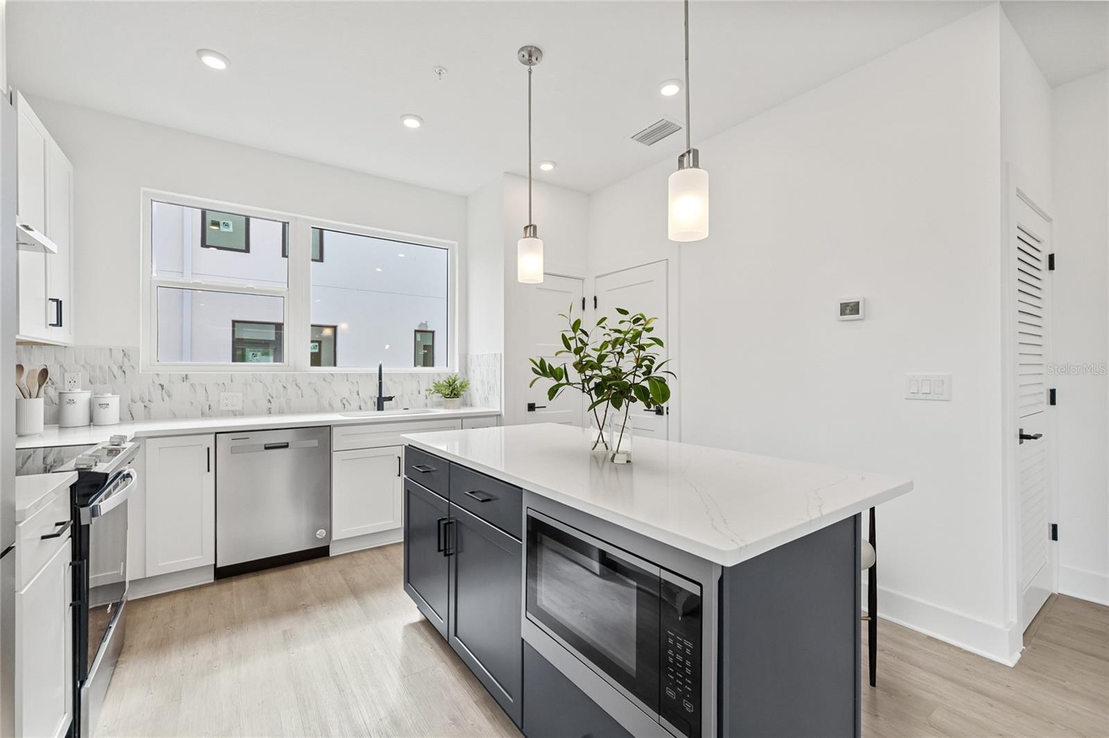 Image 19 of 42 For 323 15th Street N