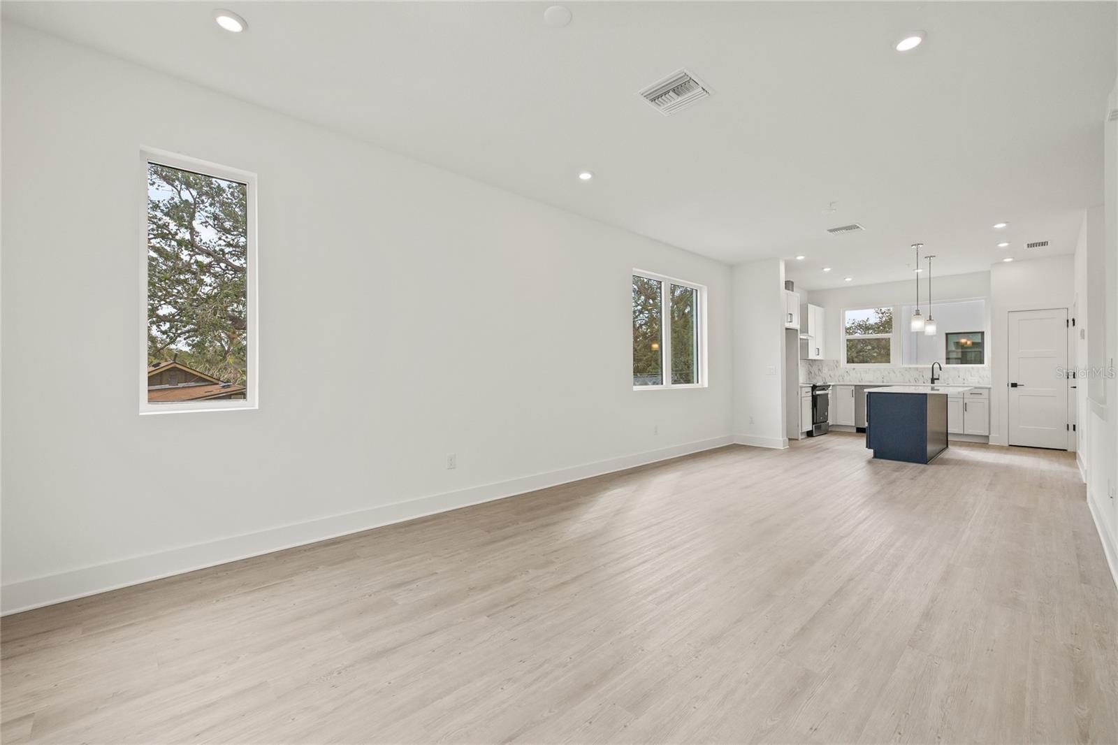 Image 22 of 42 For 323 15th Street N