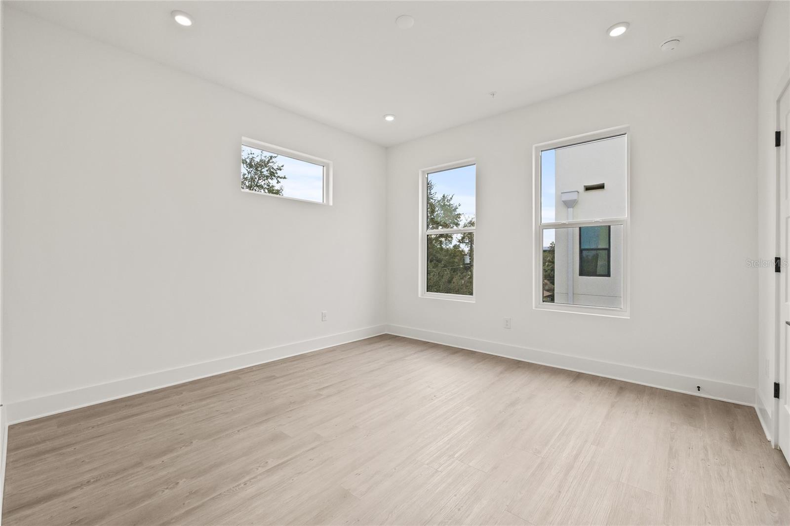 Image 33 of 42 For 323 15th Street N