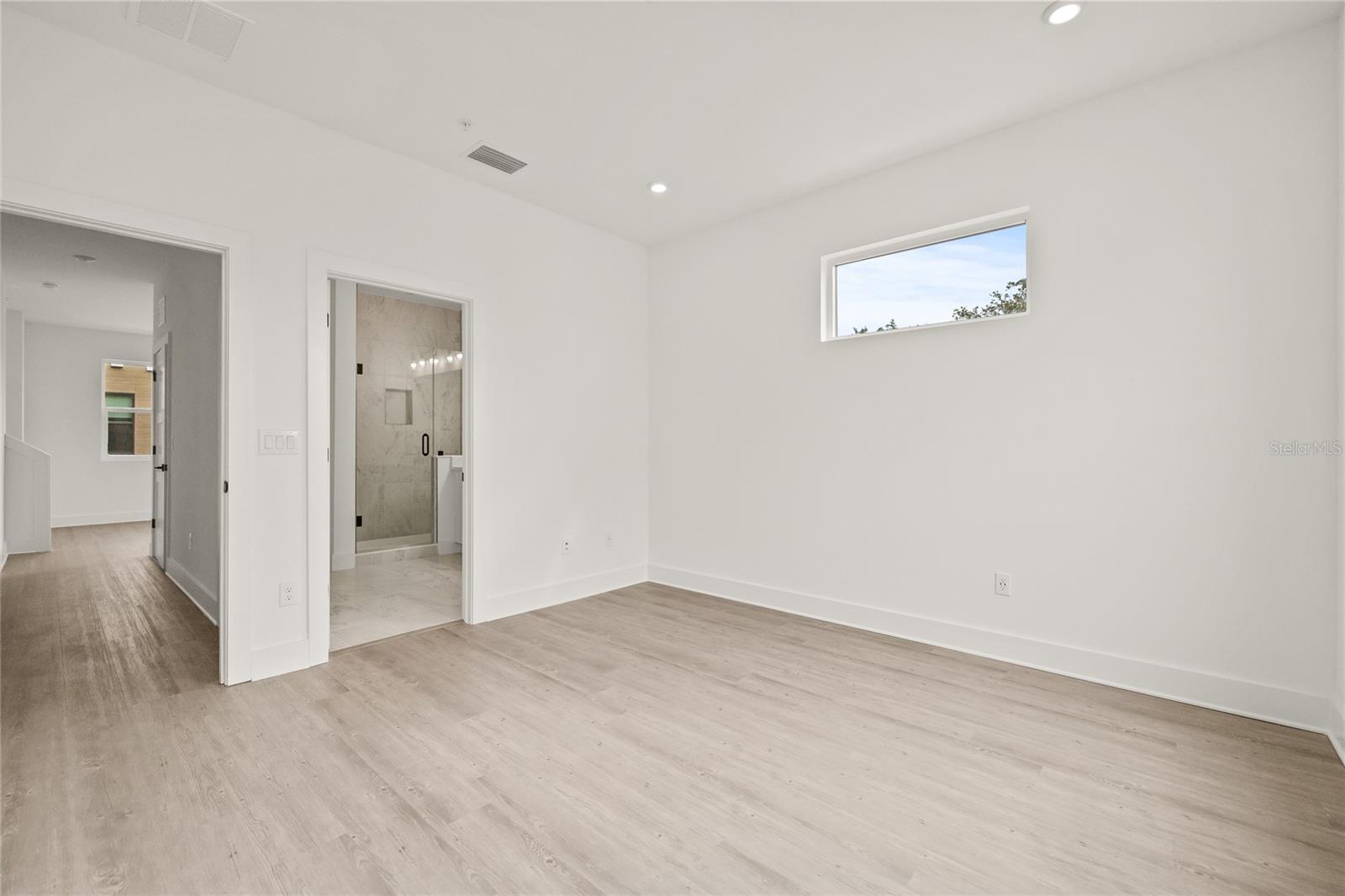 Image 34 of 42 For 323 15th Street N