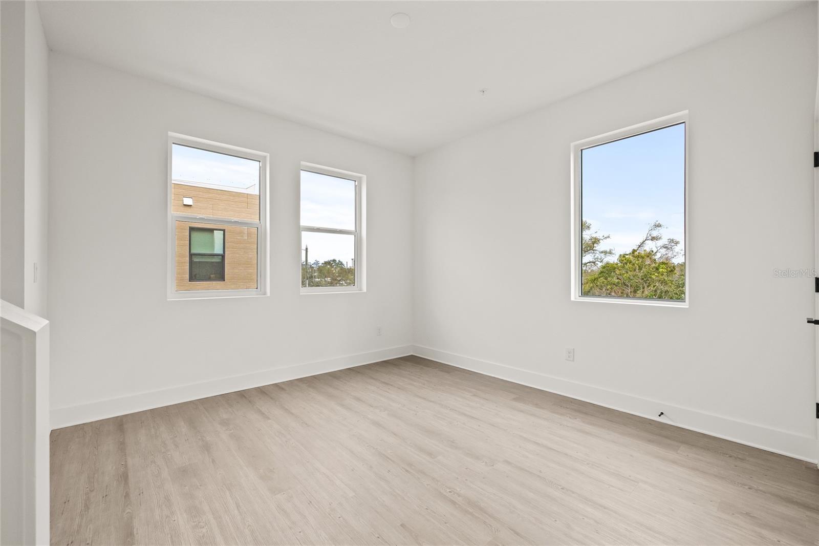 Image 38 of 42 For 323 15th Street N