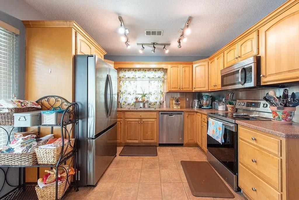 Image 10 of 44 For 9415 Pebble Glen Avenue