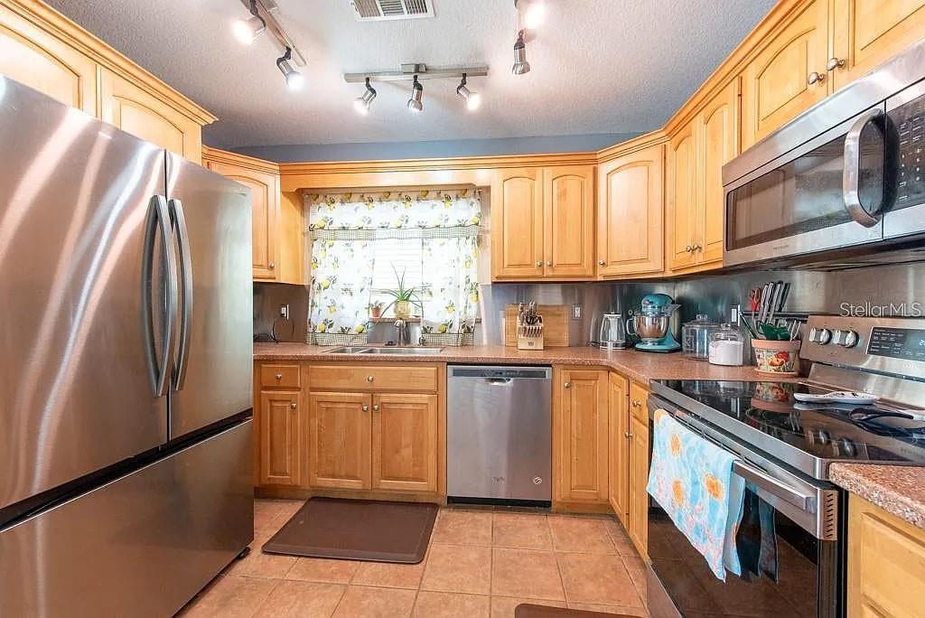 Image 11 of 44 For 9415 Pebble Glen Avenue