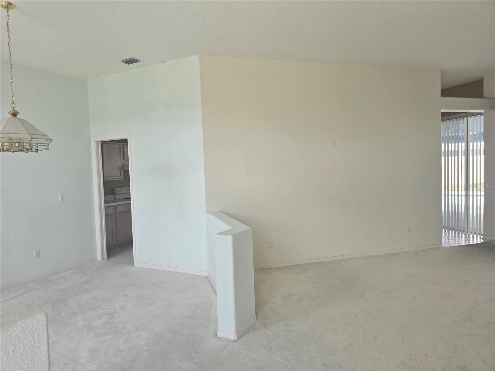 Listing photo id 10 for 13417 Iola Drive