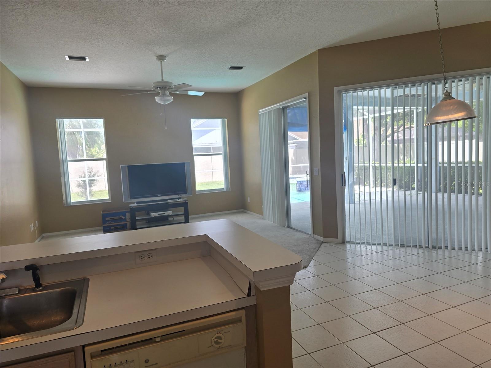 Listing photo id 13 for 13417 Iola Drive