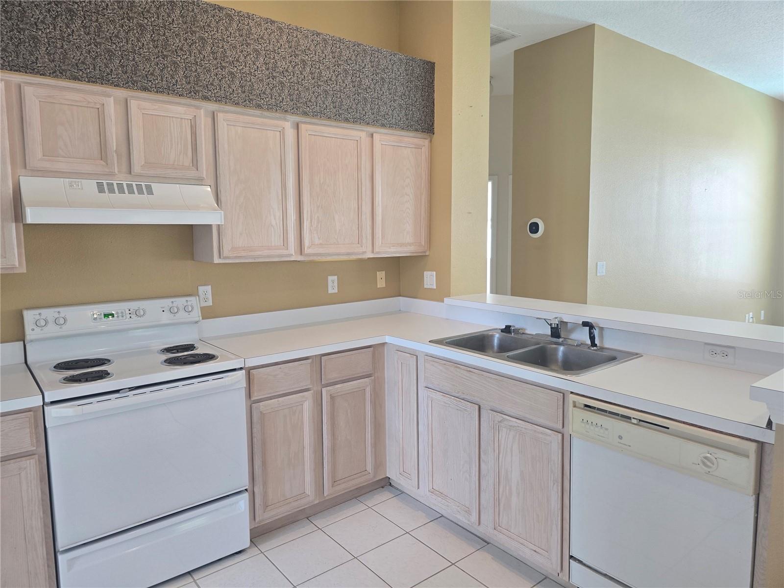 Listing photo id 16 for 13417 Iola Drive