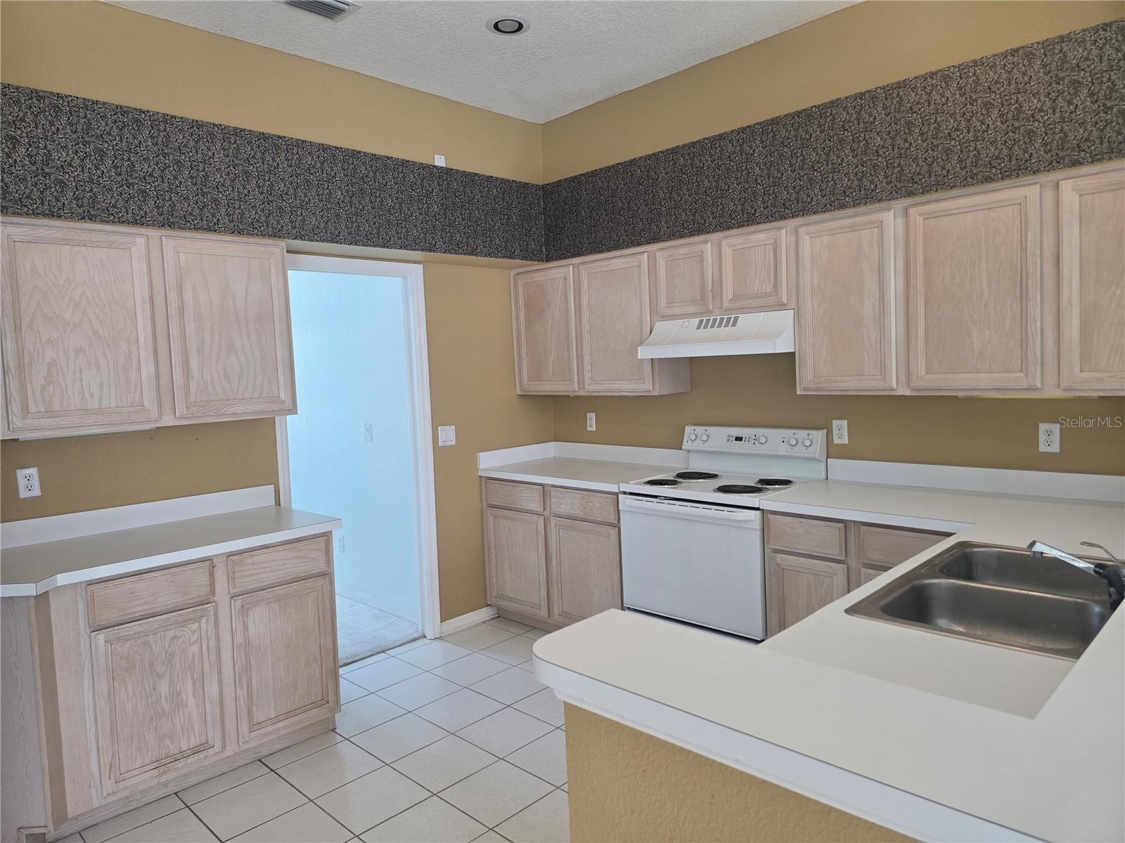 Listing photo id 20 for 13417 Iola Drive