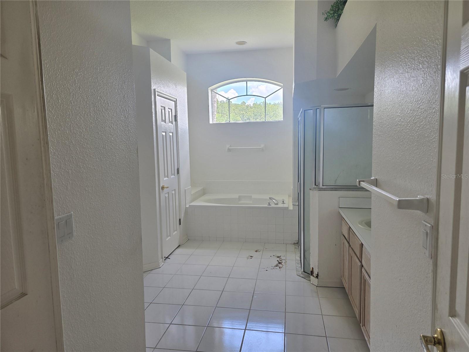 Listing photo id 28 for 13417 Iola Drive
