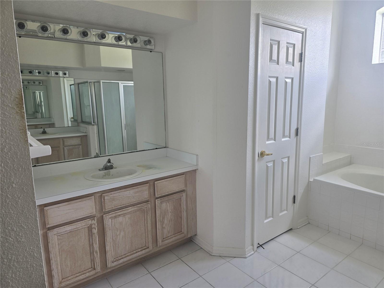 Listing photo id 29 for 13417 Iola Drive