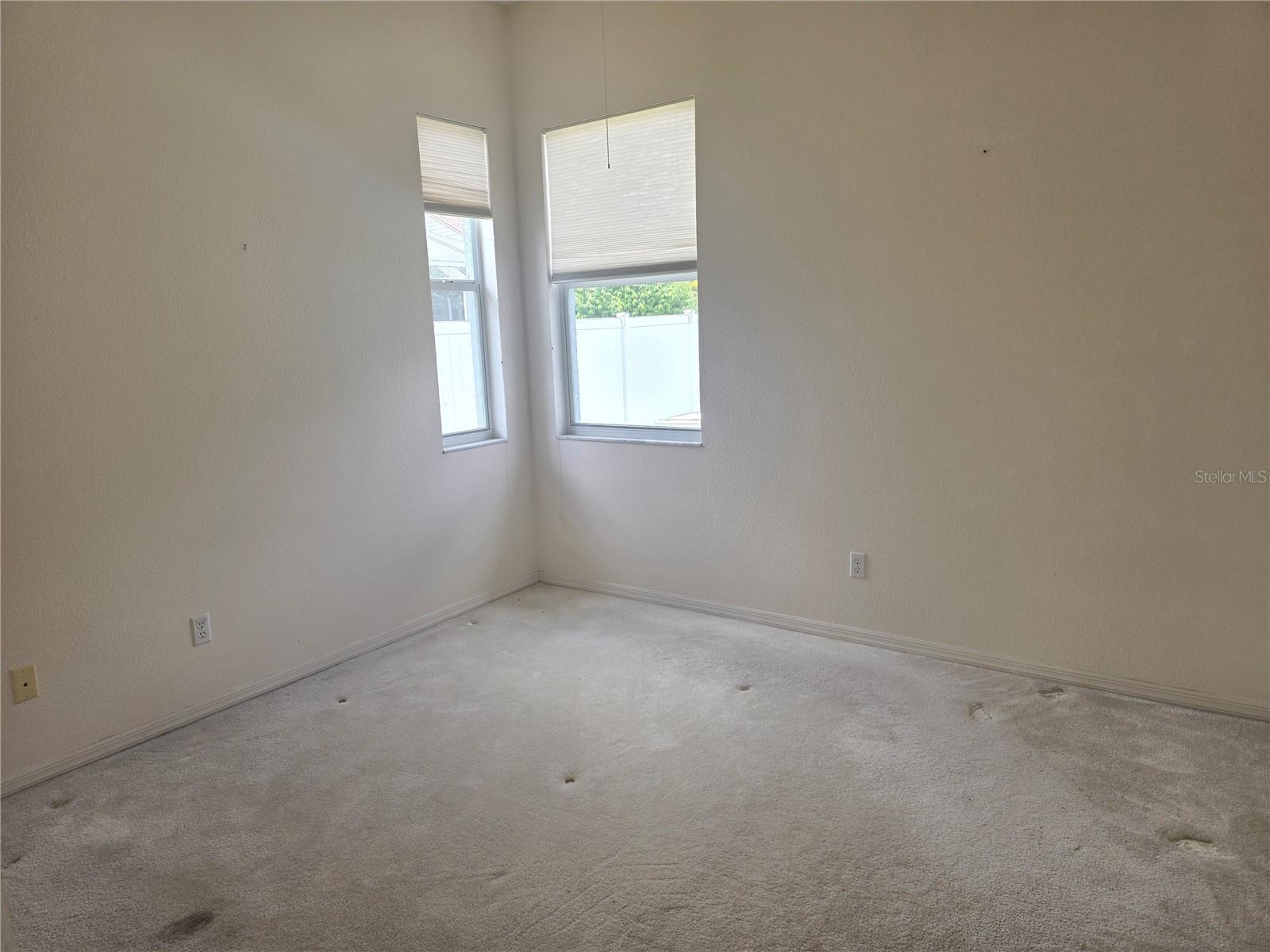 Listing photo id 33 for 13417 Iola Drive
