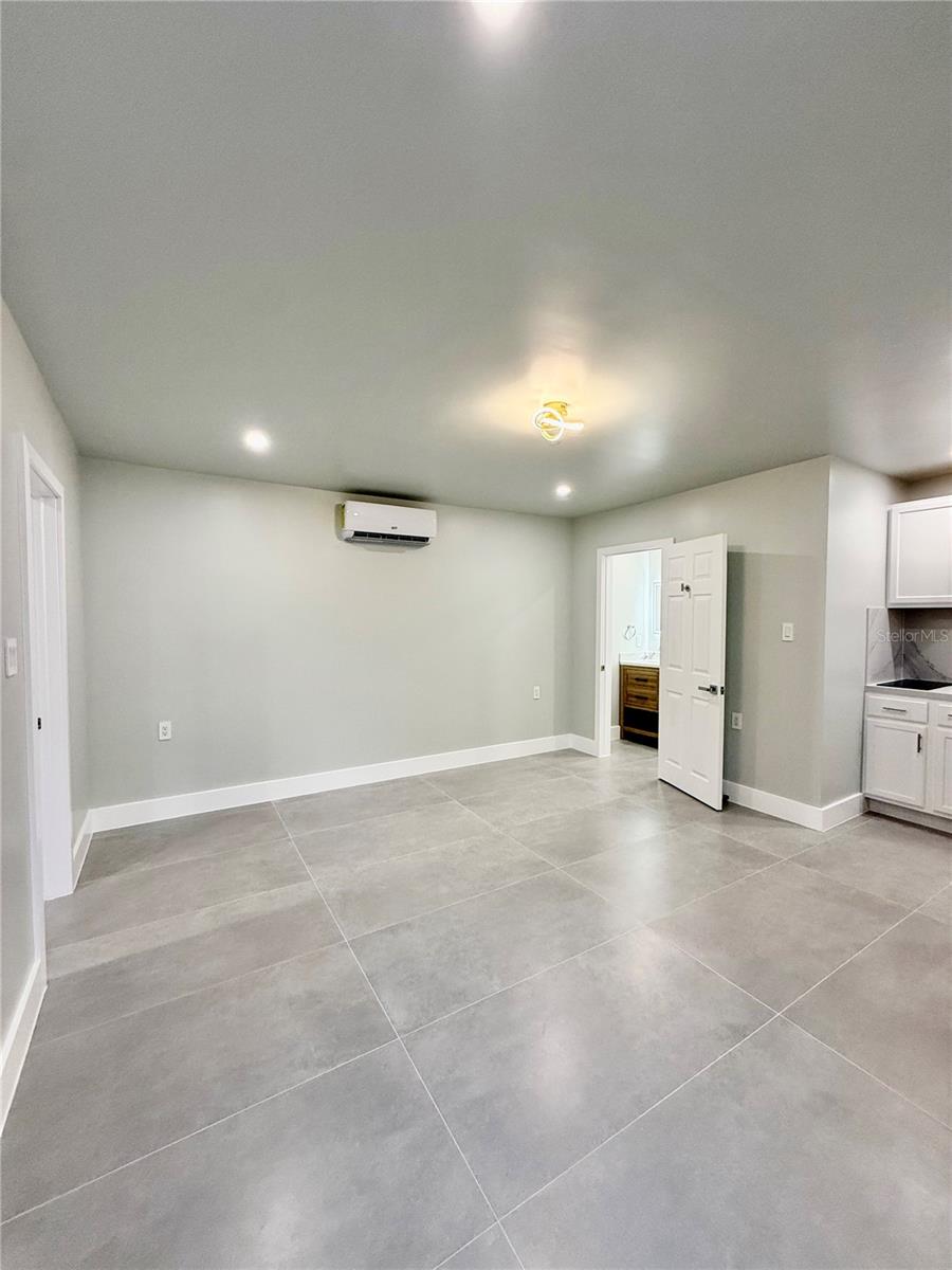 Image 2 of 14 For 1706 Annie Street A